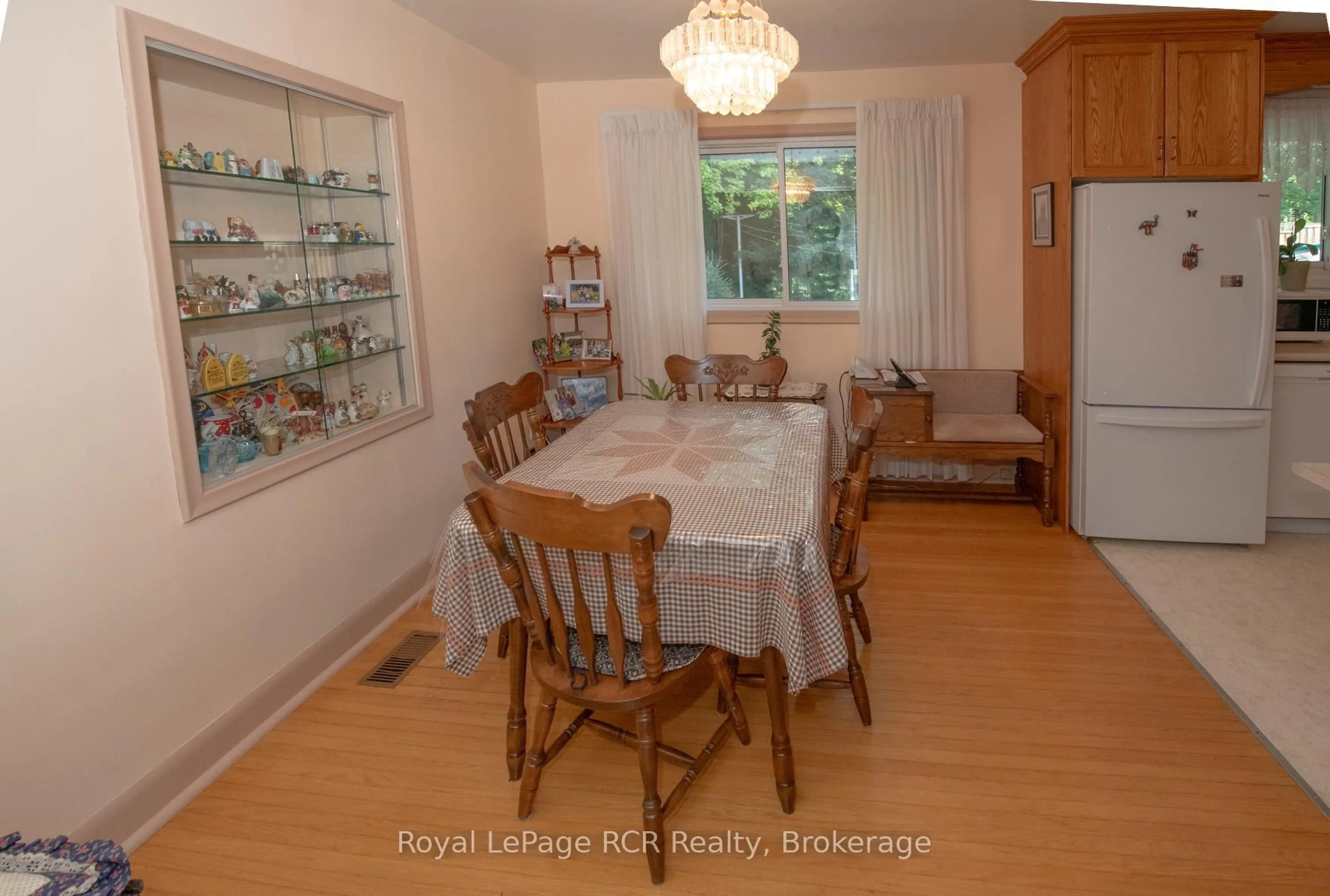 Dining room, wood/laminate floor for 258 BIRMINGHAM St, Wellington North Ontario N0G 2L1