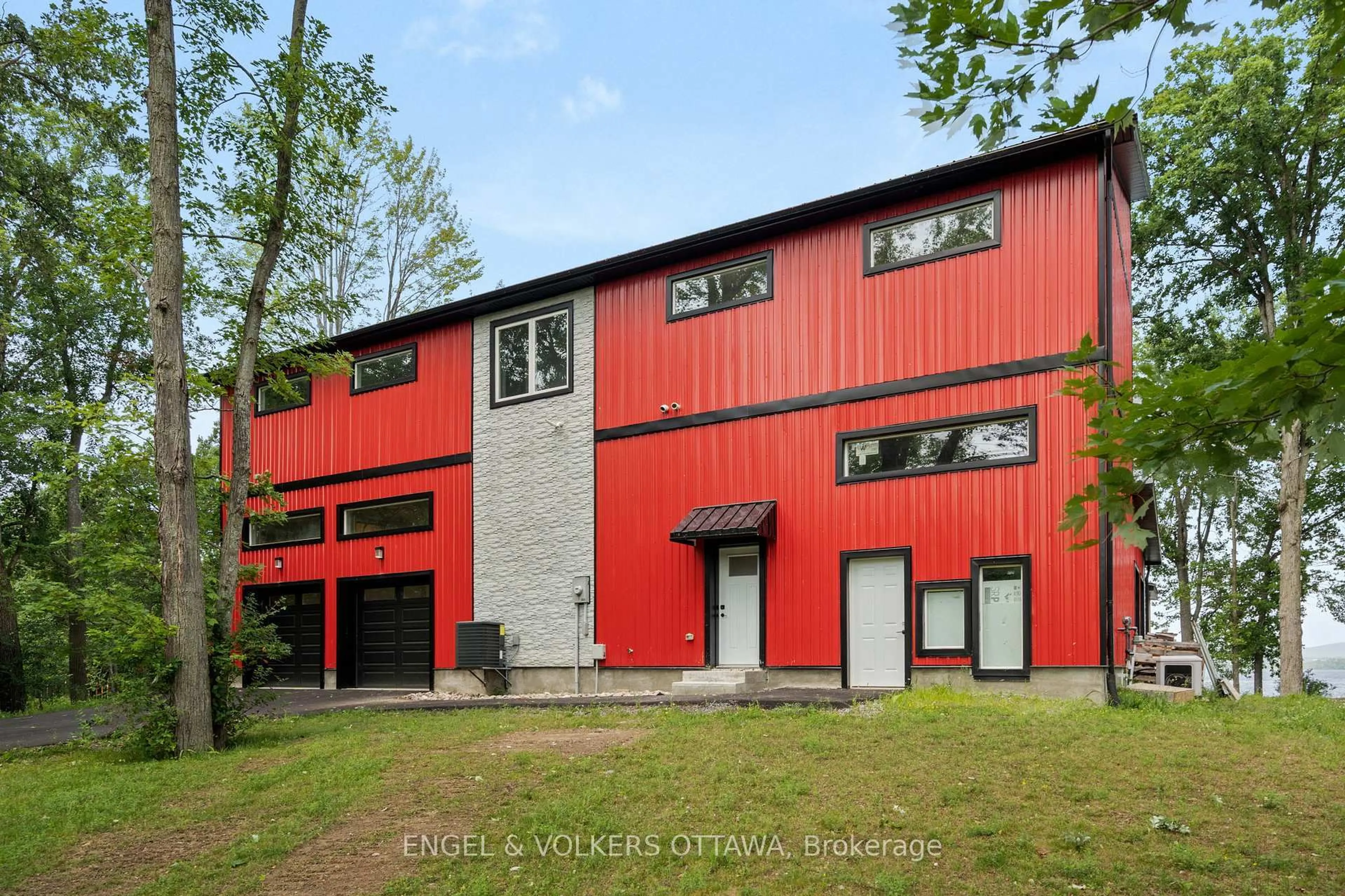 Home with brick exterior material, building for 866 Bayview Dr, Ottawa Ontario K0A 3M0