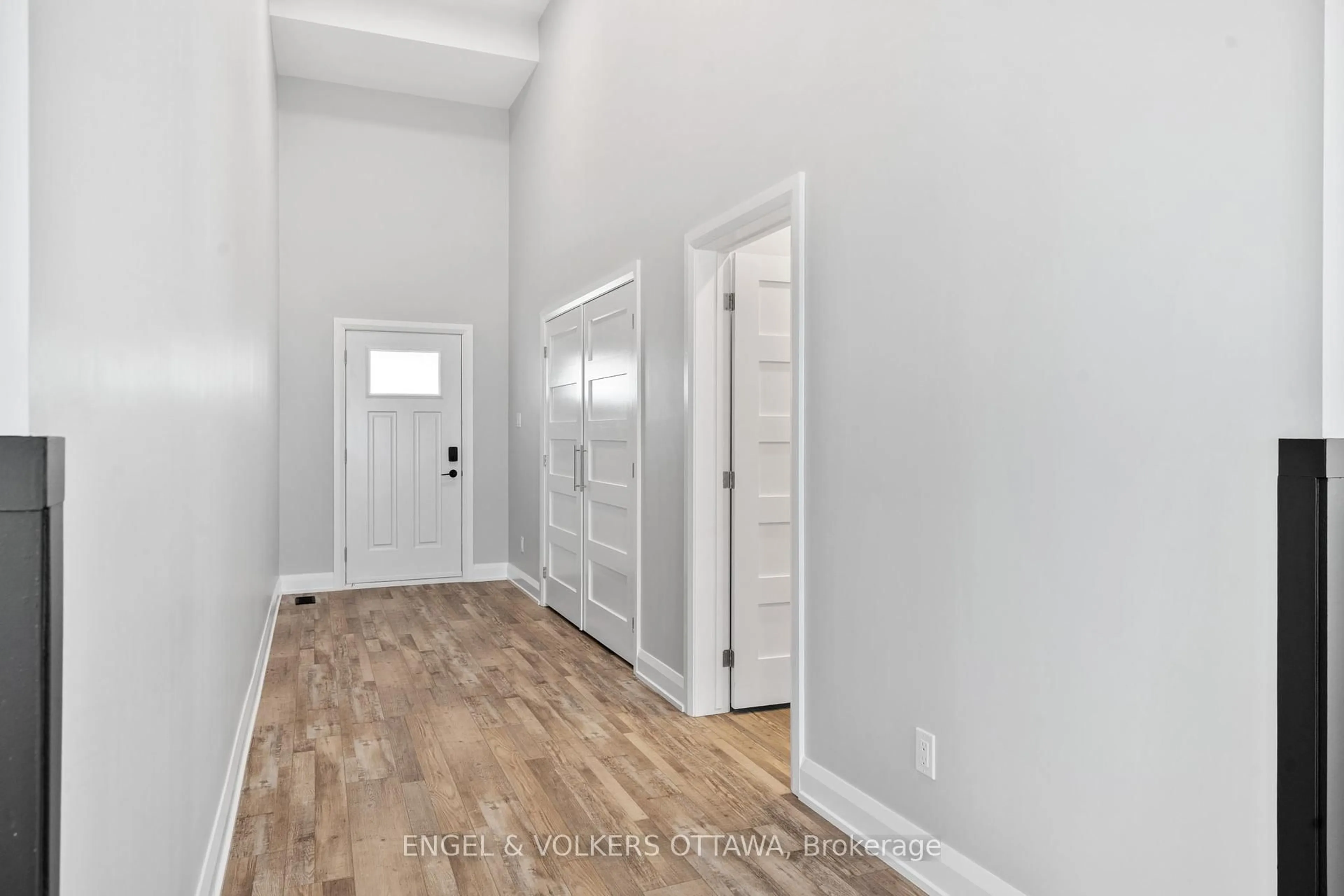 Indoor entryway for 866 Bayview Dr, Ottawa Ontario K0A 3M0
