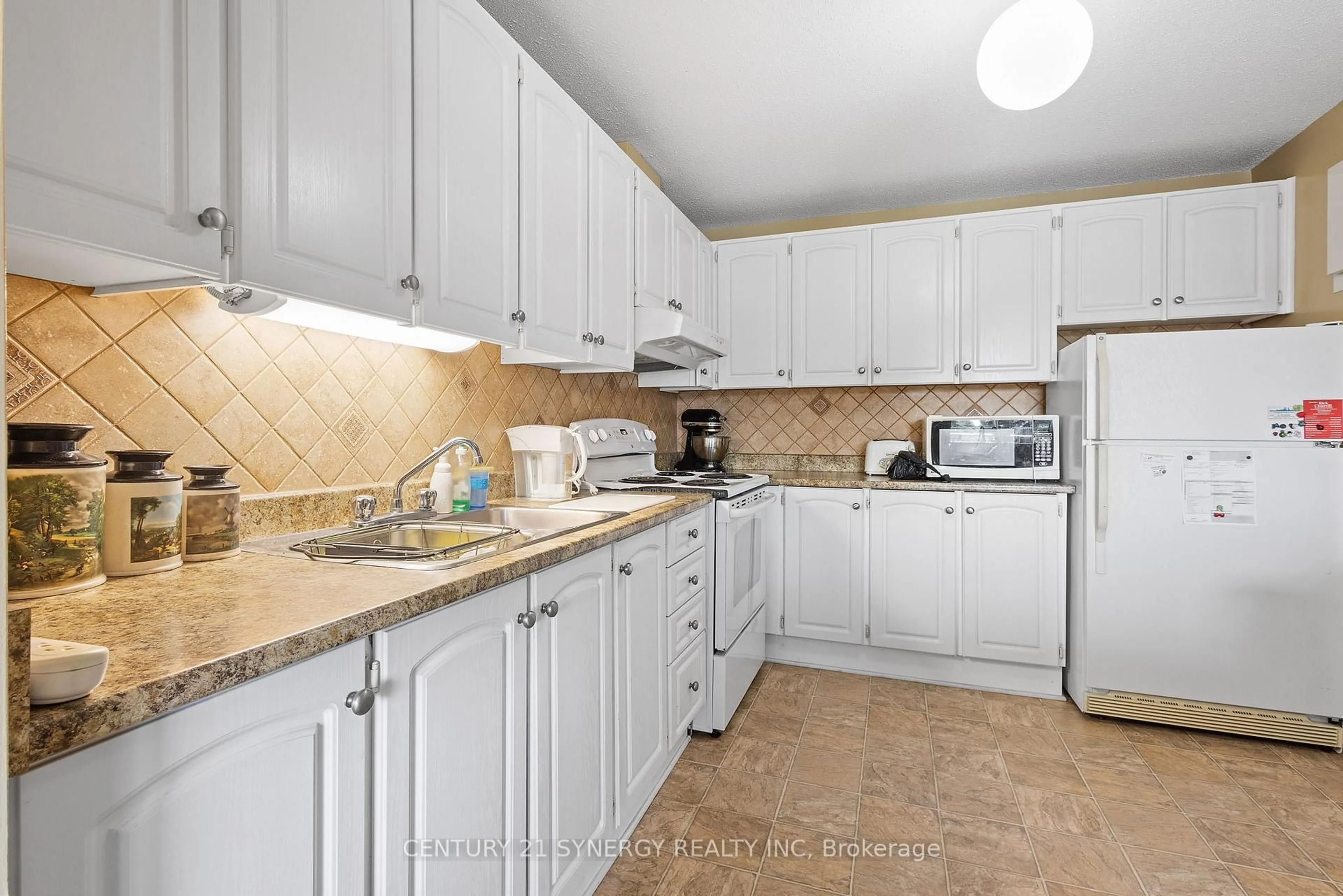 Standard kitchen, ceramic/tile floor for 1465 Baseline Rd #315, Ottawa Ontario K2C 3L9