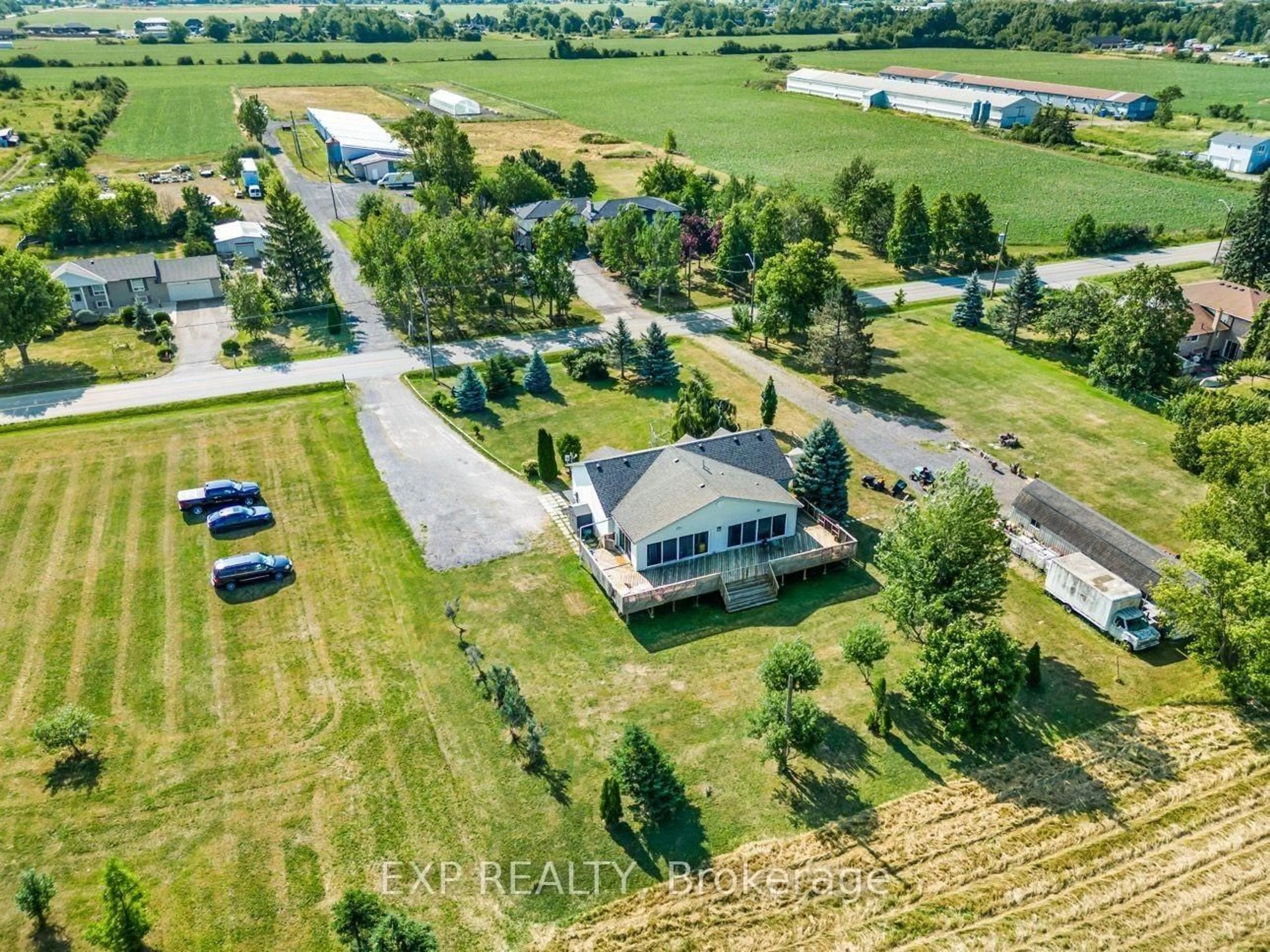 A pic from outside/outdoor area/front of a property/back of a property/a pic from drone, unknown for 95 Second Rd, Hamilton Ontario L8J 3H9