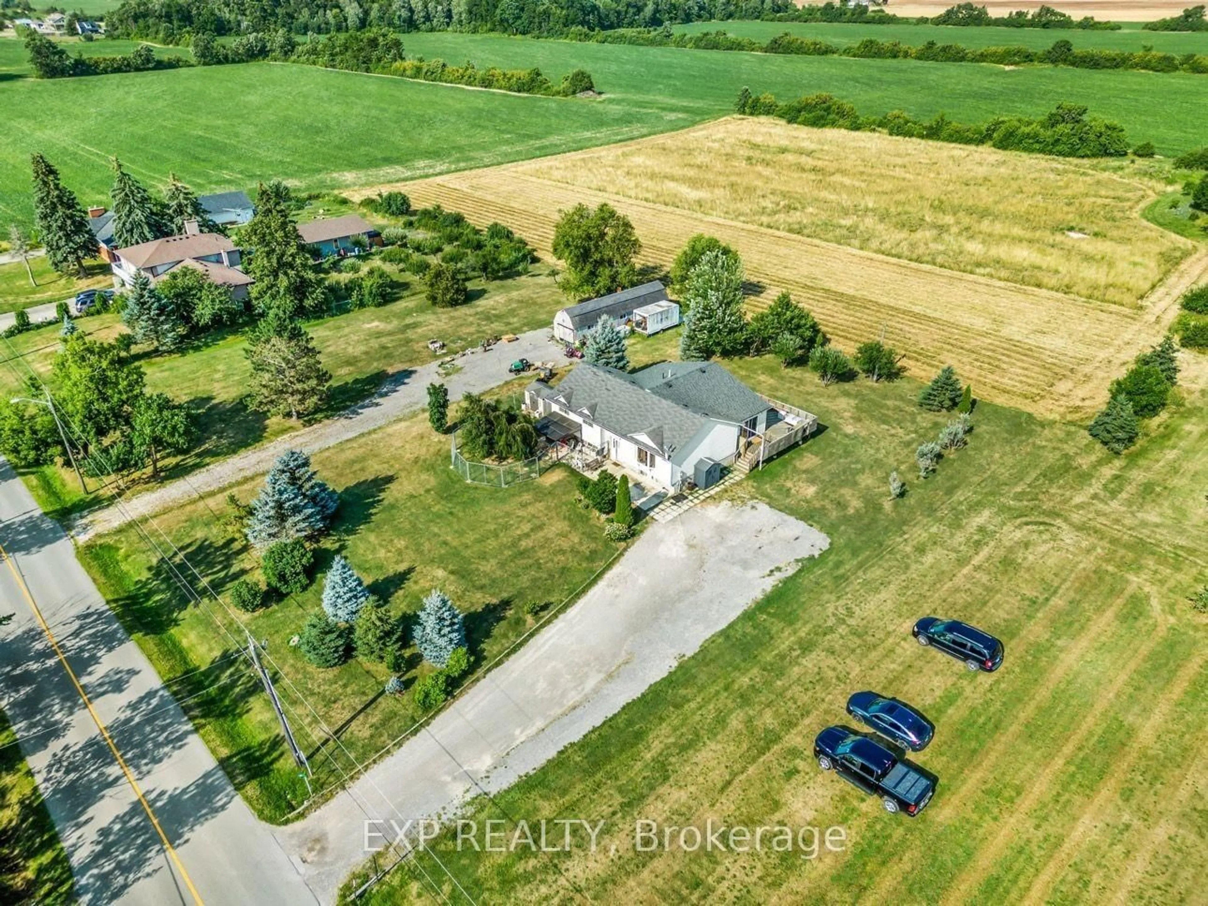 A pic from outside/outdoor area/front of a property/back of a property/a pic from drone, street for 95 Second Rd, Hamilton Ontario L8J 3H9