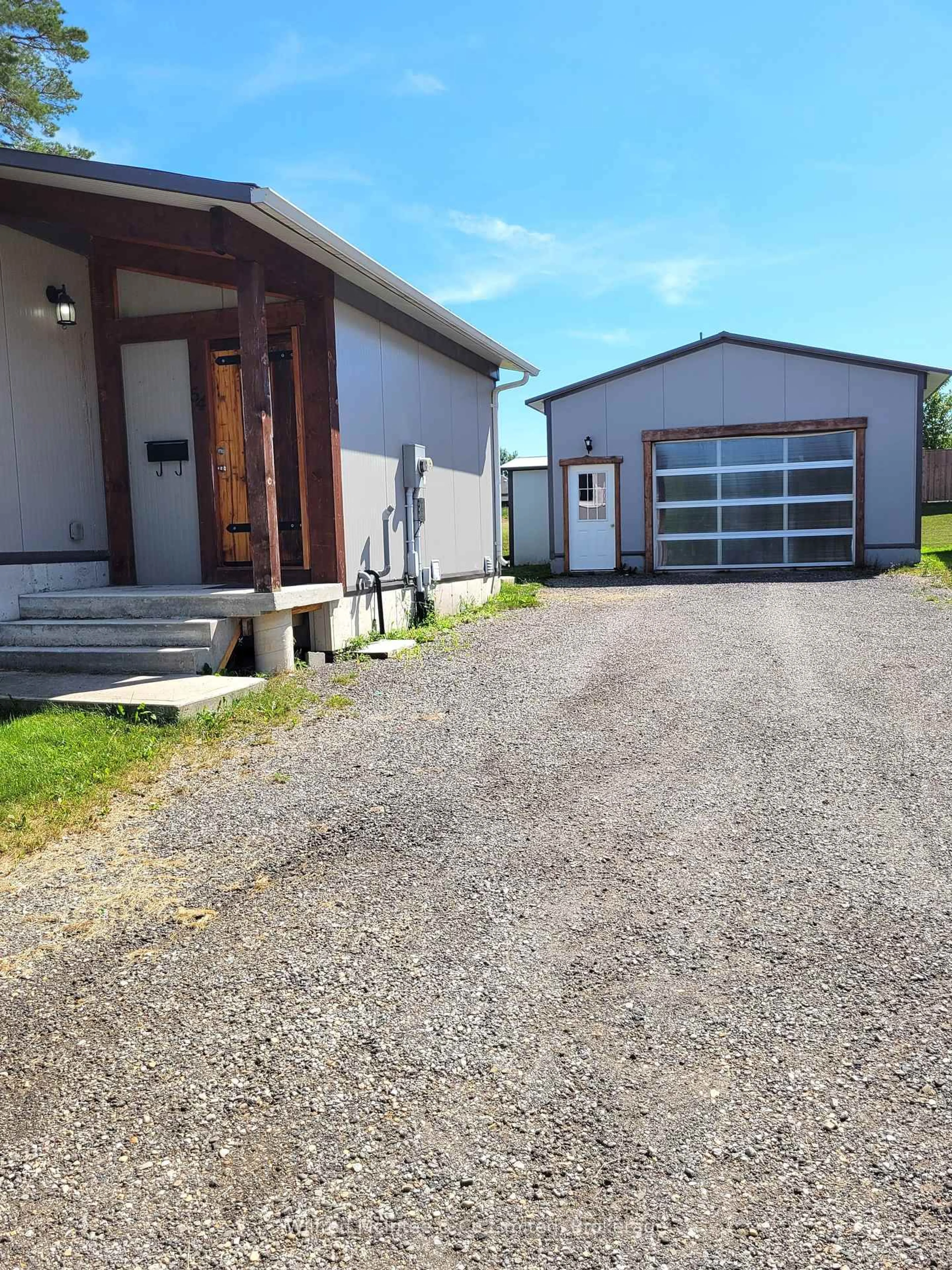 Indoor garage for 56 Ann St, Minto Ontario N0G 1M0