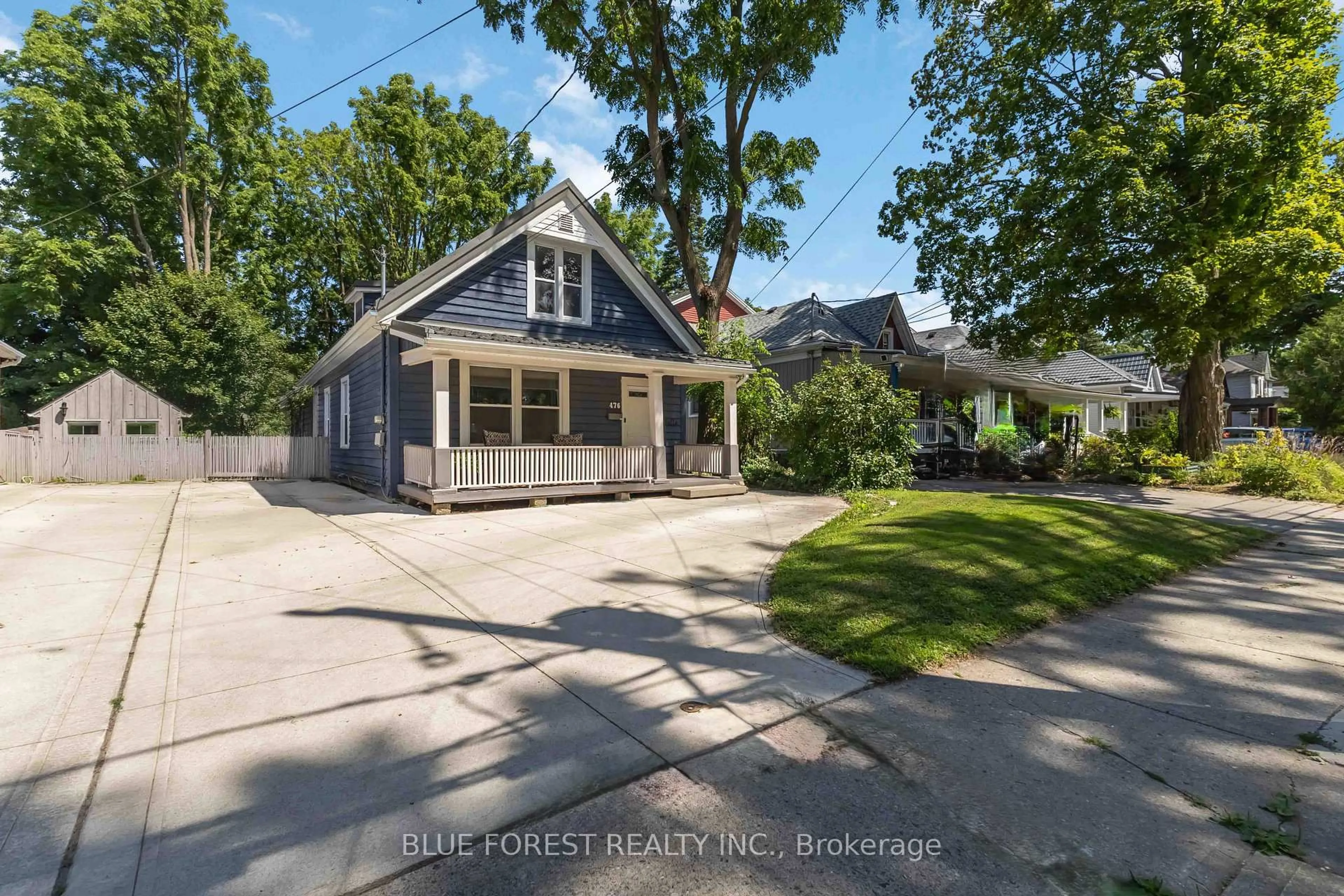 A pic from outside/outdoor area/front of a property/back of a property/a pic from drone, street for 476 Emery St, London South Ontario N6C 2E8
