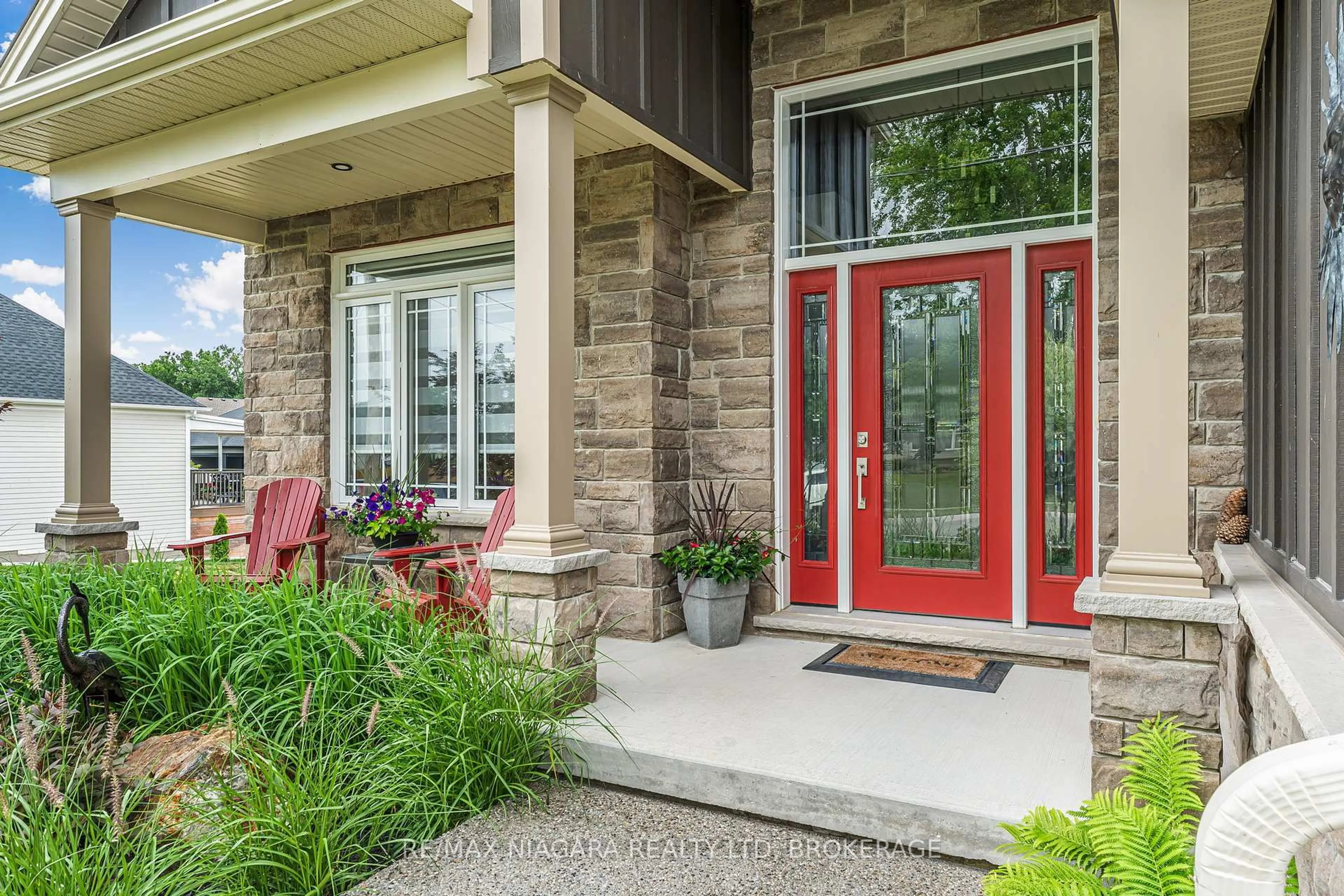 Indoor entryway for 24 PROSPECT POINT Rd, Fort Erie Ontario L0S 1N0
