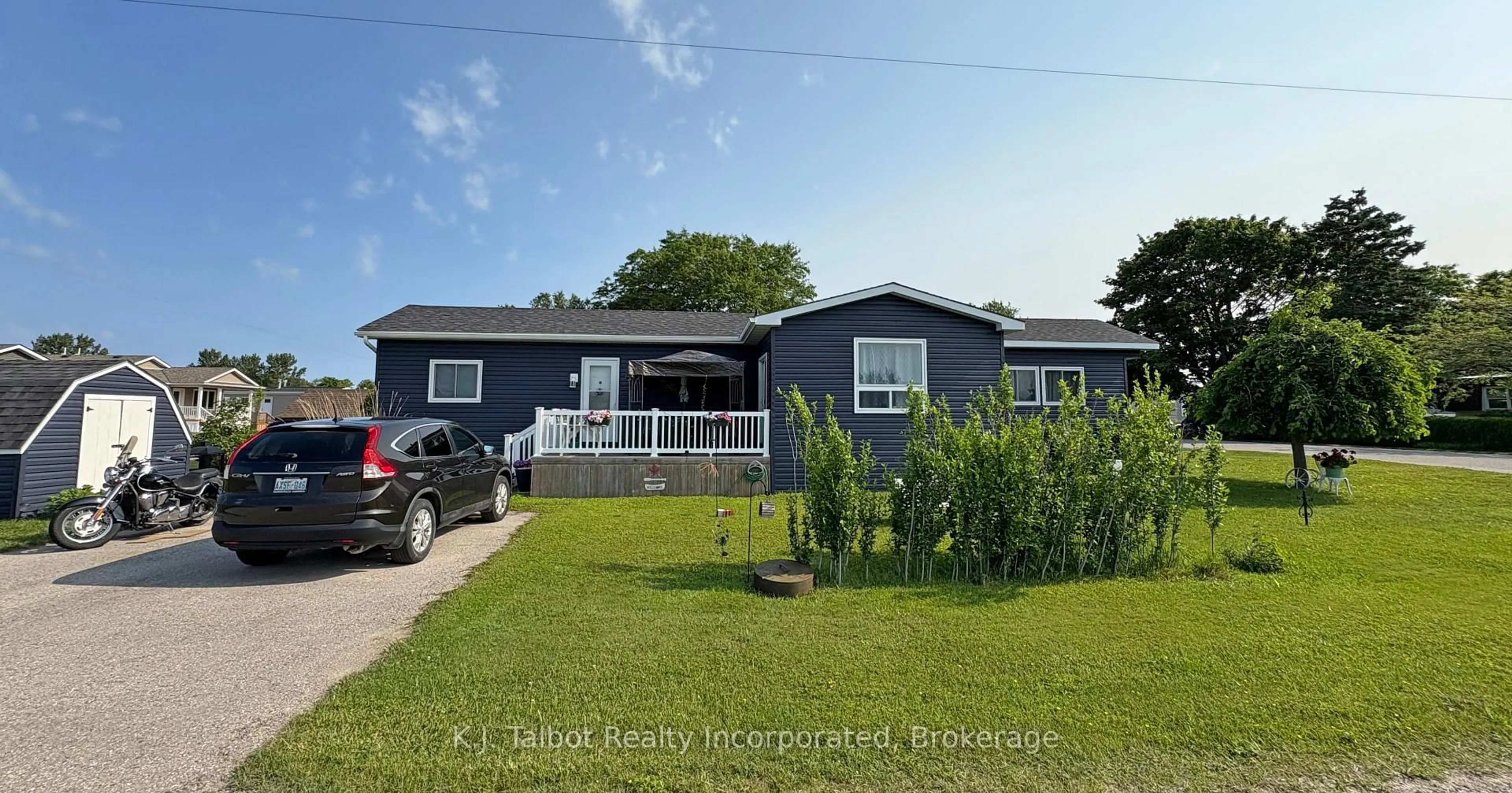 Home with vinyl exterior material, water/lake/river/ocean view for 27 Cranberry Dr, Ashfield-Colborne-Wawanosh Ontario N7A 3Y3