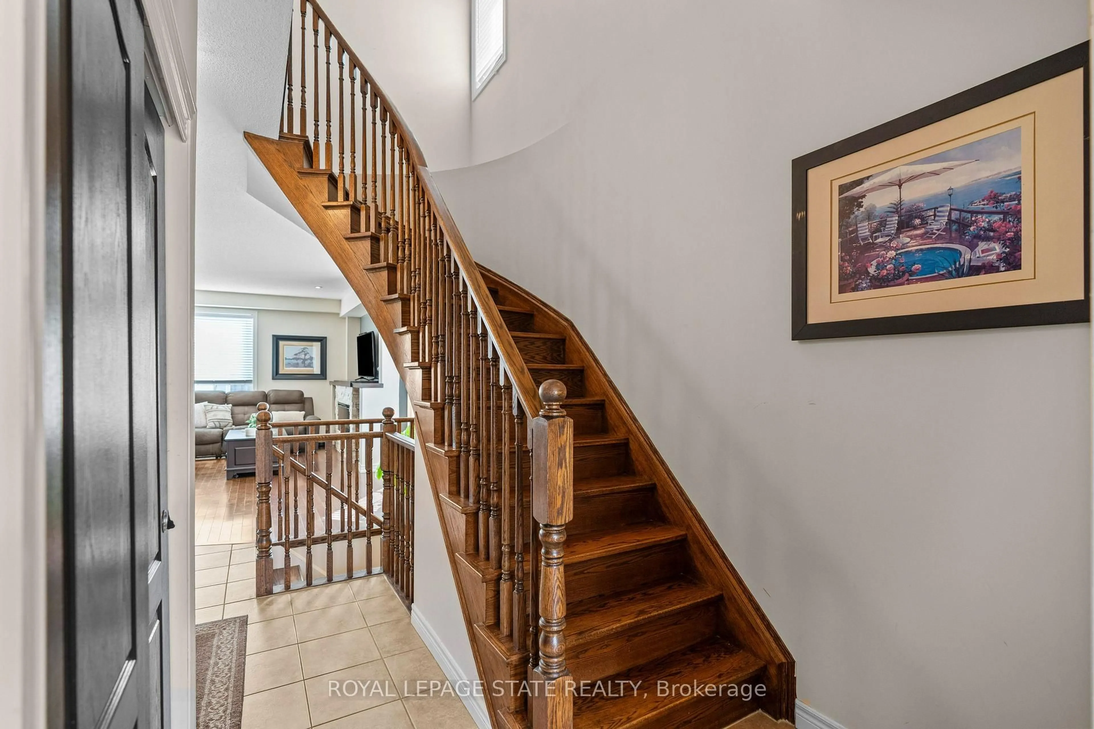 Stairs for 27 Marina Point Cres, Hamilton Ontario L8E 0E4
