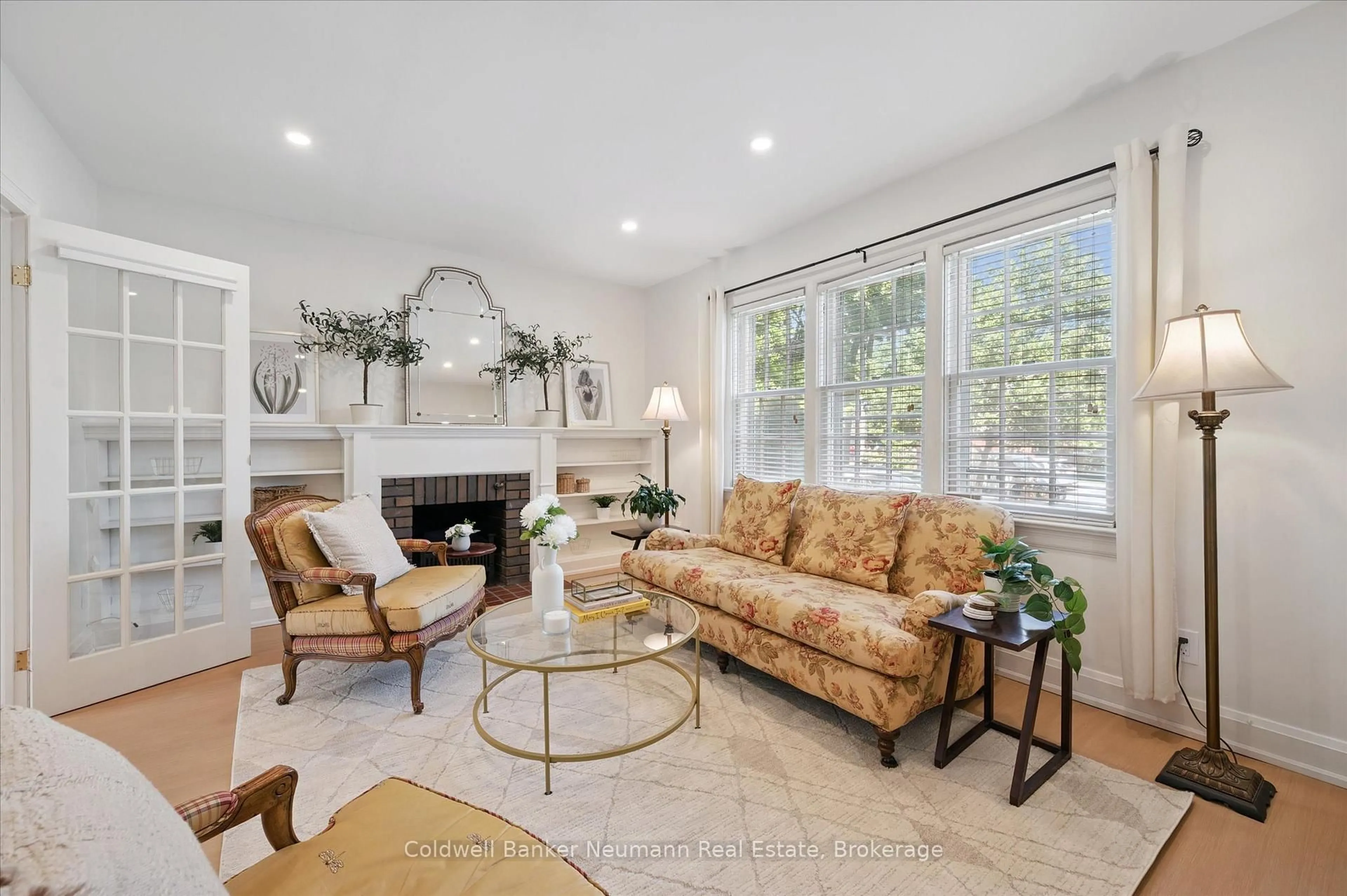 Living room with furniture, unknown for 230 Dublin St, Guelph Ontario N1H 4P3