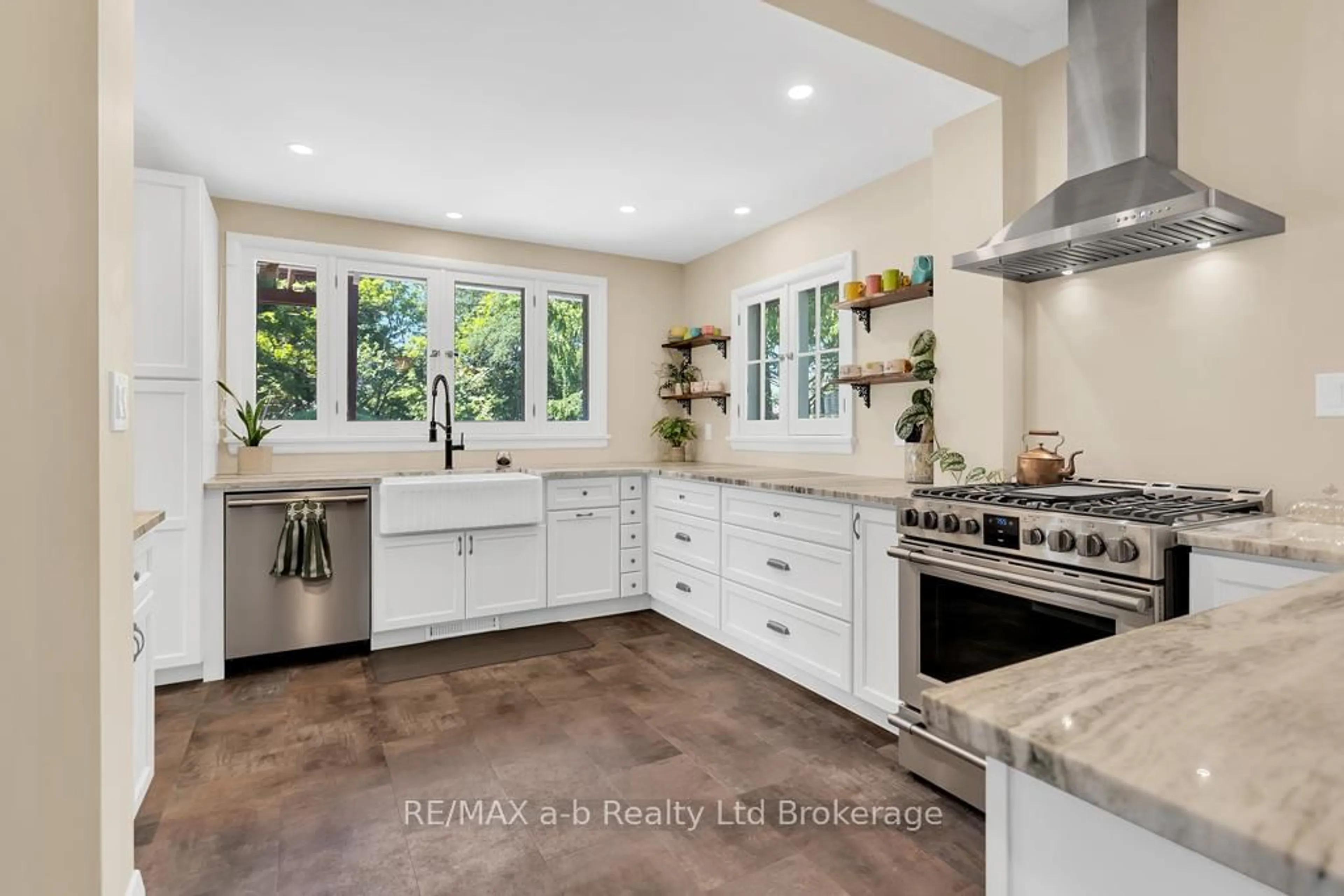 Contemporary kitchen, ceramic/tile floor for 347 Broadway St, Tillsonburg Ontario N4G 3S4