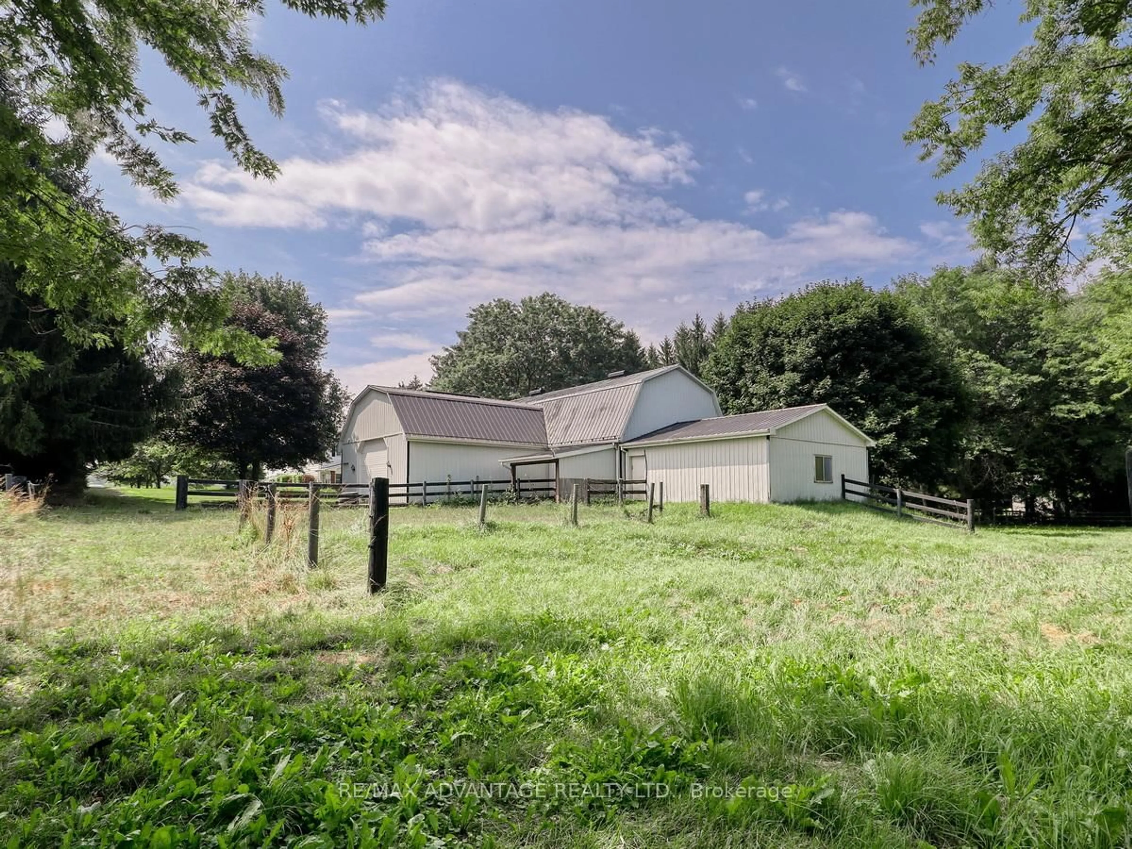 A pic from outside/outdoor area/front of a property/back of a property/a pic from drone, unknown for 17248 Wyton Dr, Thames Centre Ontario N0M 2P0
