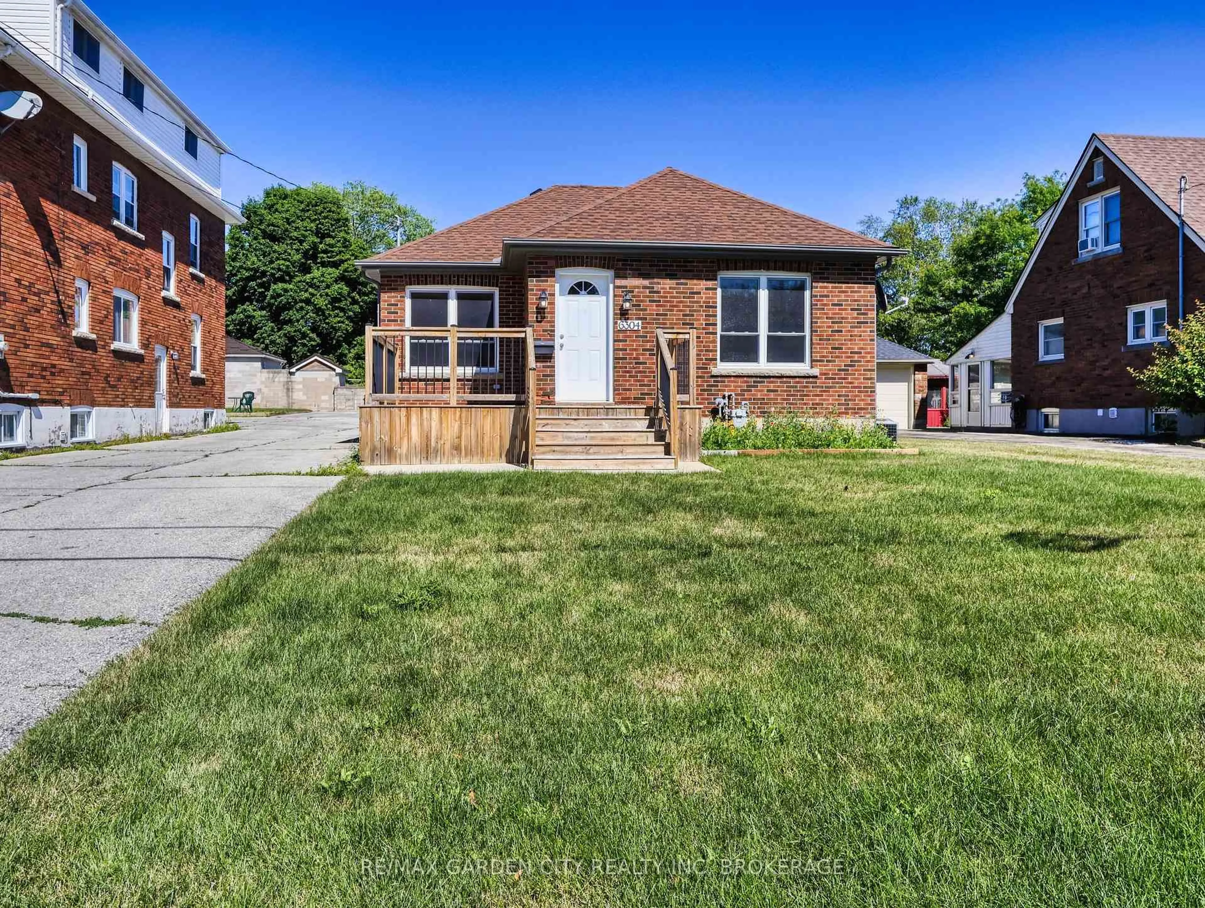 Home with brick exterior material, street for 6304 Orchard Ave Ave, Niagara Falls Ontario L2G 4H1