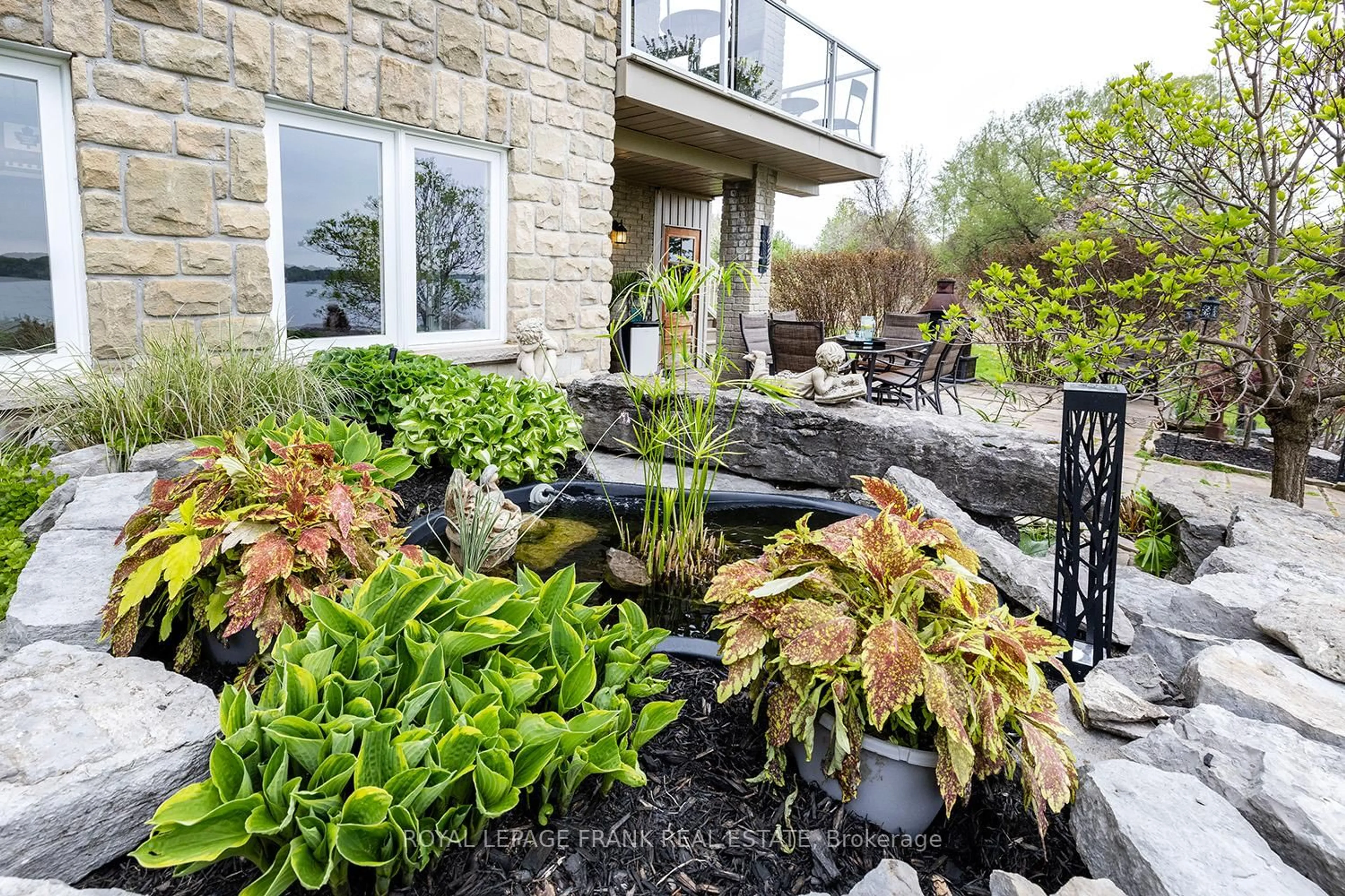 Patio, street for 24 Gilson Point Pl, Kawartha Lakes Ontario K0M 2C0