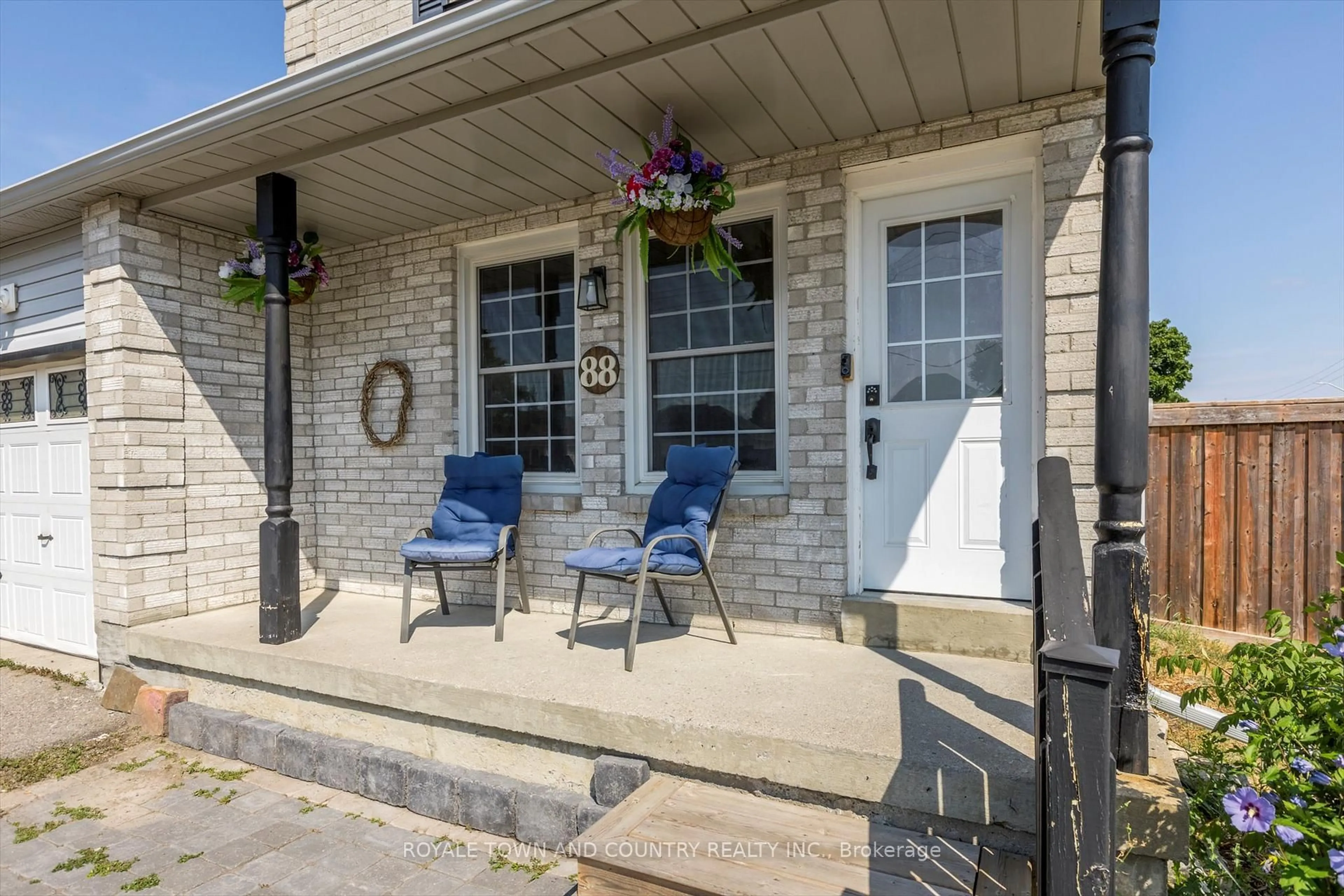 Patio, street for 88 EGLINGTON St, Kawartha Lakes Ontario K9V 6B6