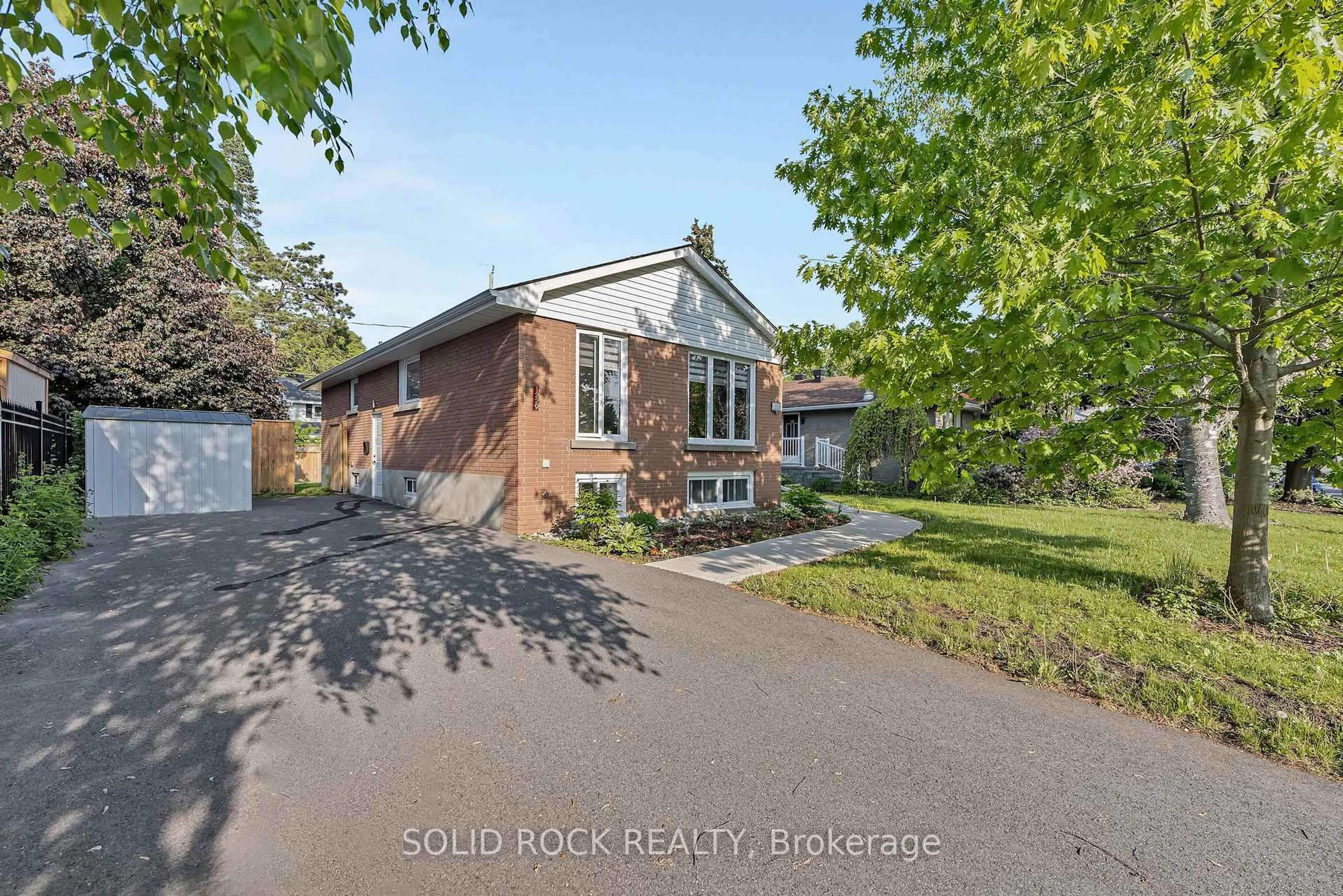 A pic from outside/outdoor area/front of a property/back of a property/a pic from drone, street for 1229 Erindale Dr, Ottawa Ontario K2C 2G2