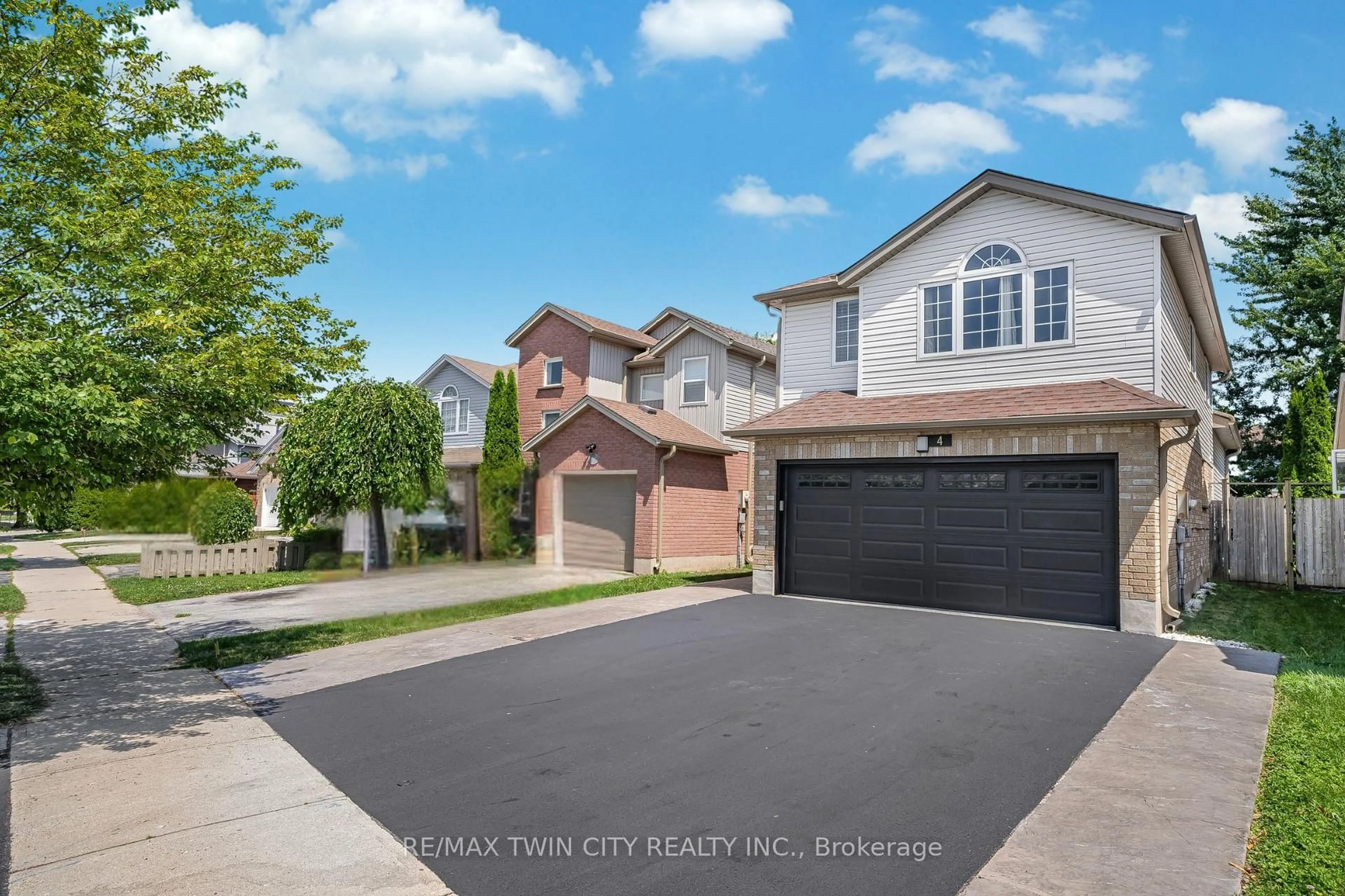 Unknown for 4 Orchid Cres, Kitchener Ontario N2E 3N2