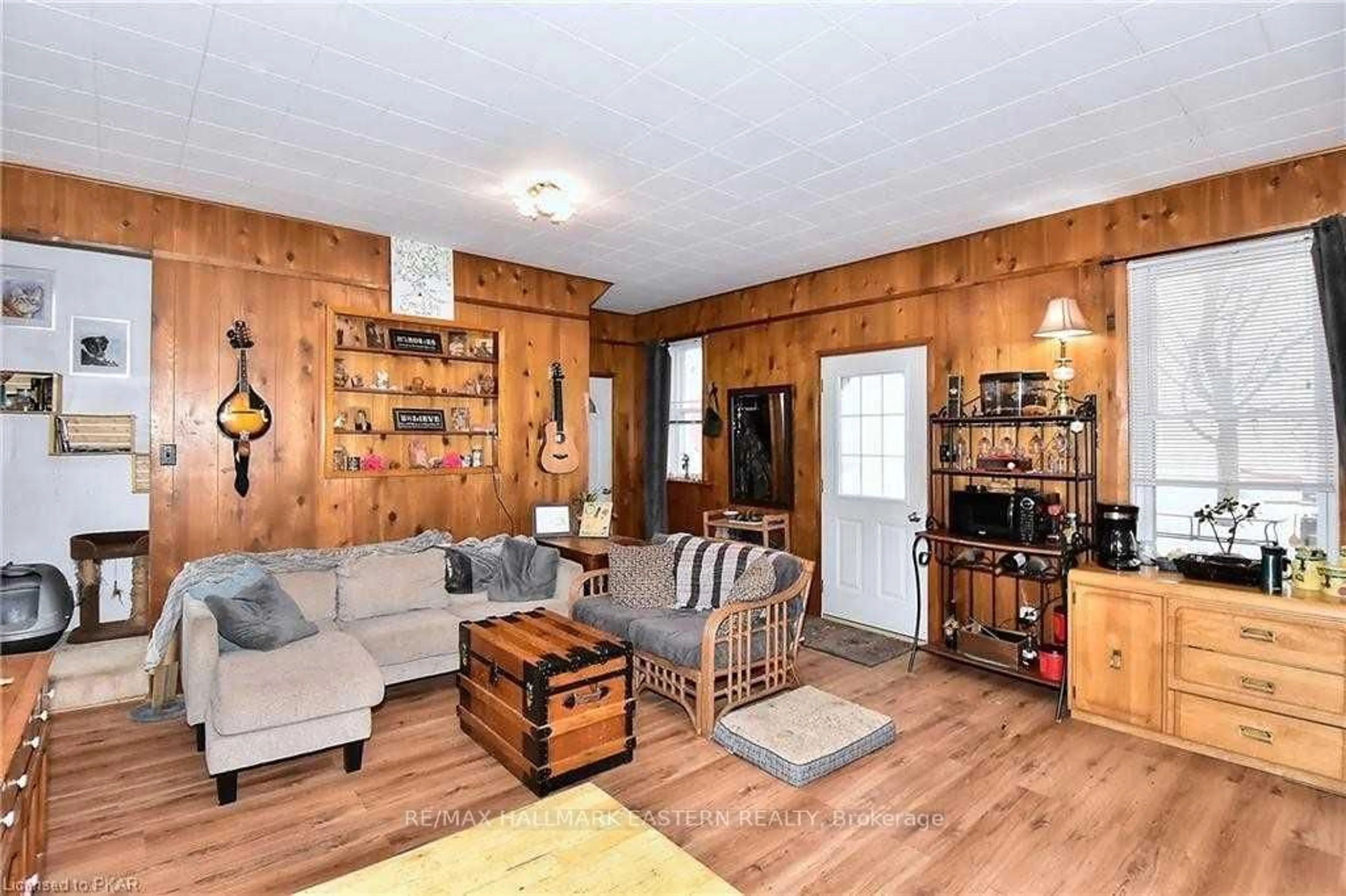 Living room with furniture, wood/laminate floor for 1490 Centre Rd, Douro-Dummer Ontario K9J 6Y1