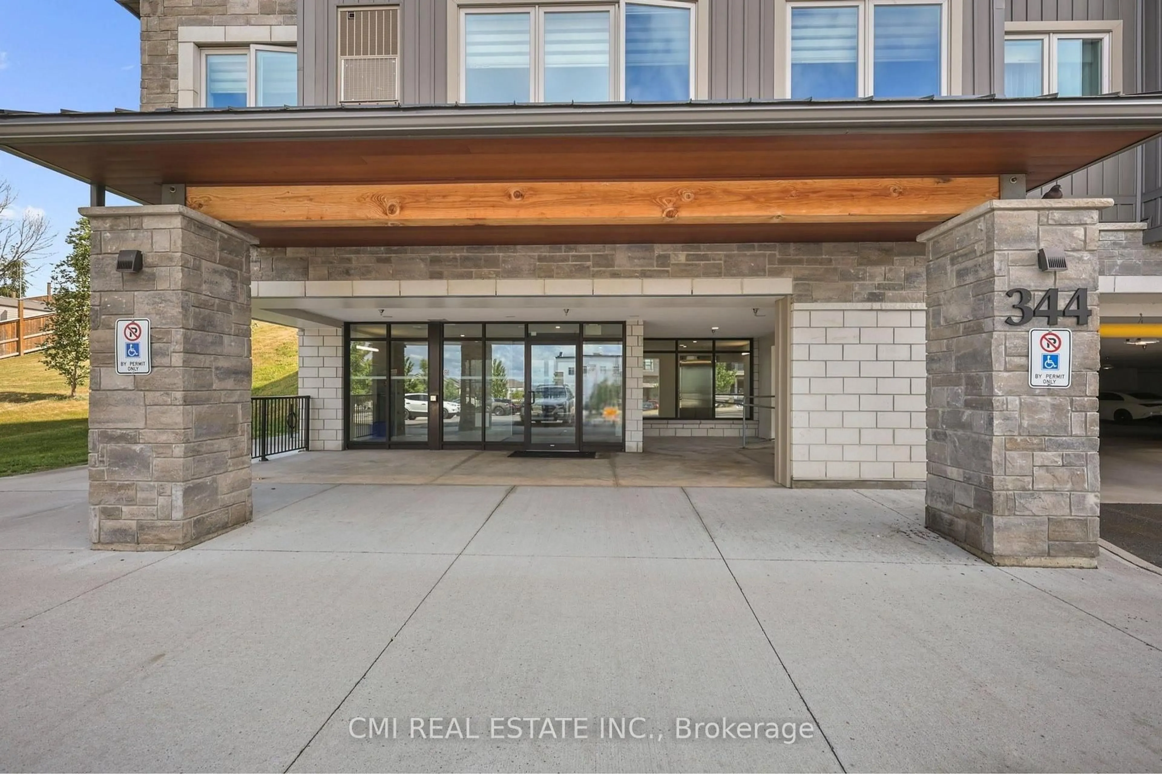 Indoor foyer for 344 Florence Dr #102, Peterborough North Ontario K9J 0K4