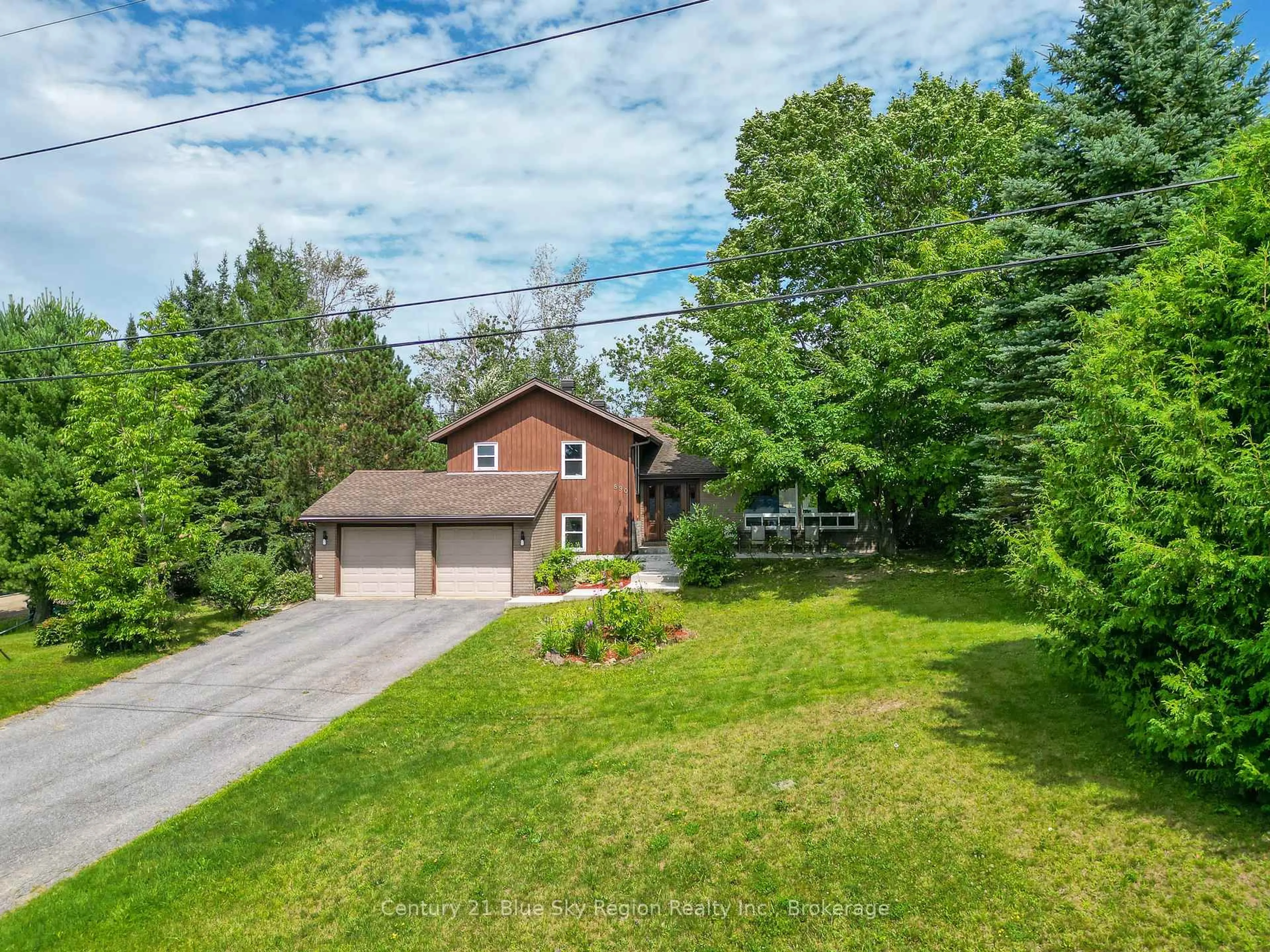 A pic from outside/outdoor area/front of a property/back of a property/a pic from drone, street for 890 King St, Callander Ontario P0H 1H0