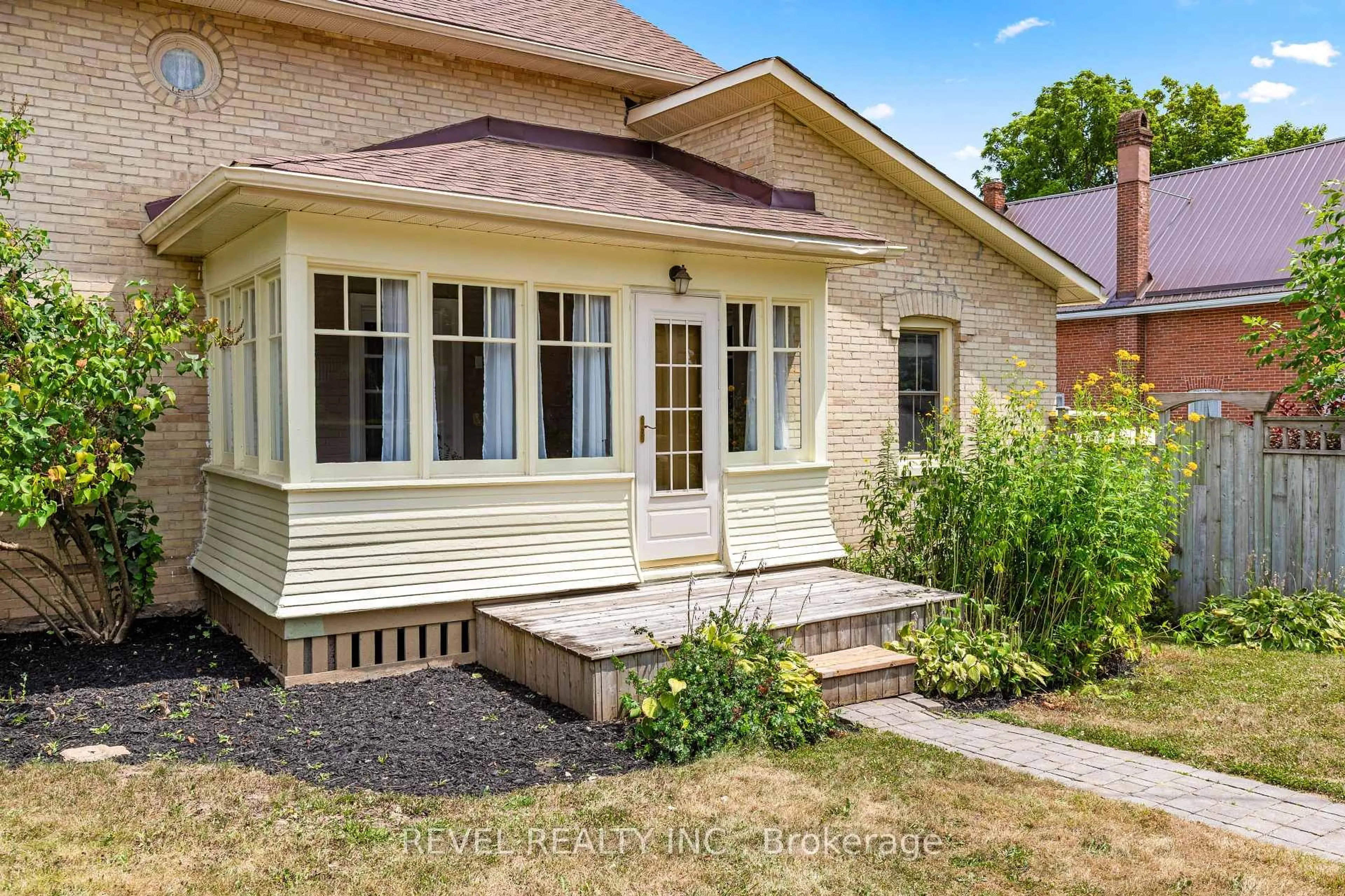 Home with brick exterior material, street for 41 Francis St, Kawartha Lakes Ontario K9V 3S2