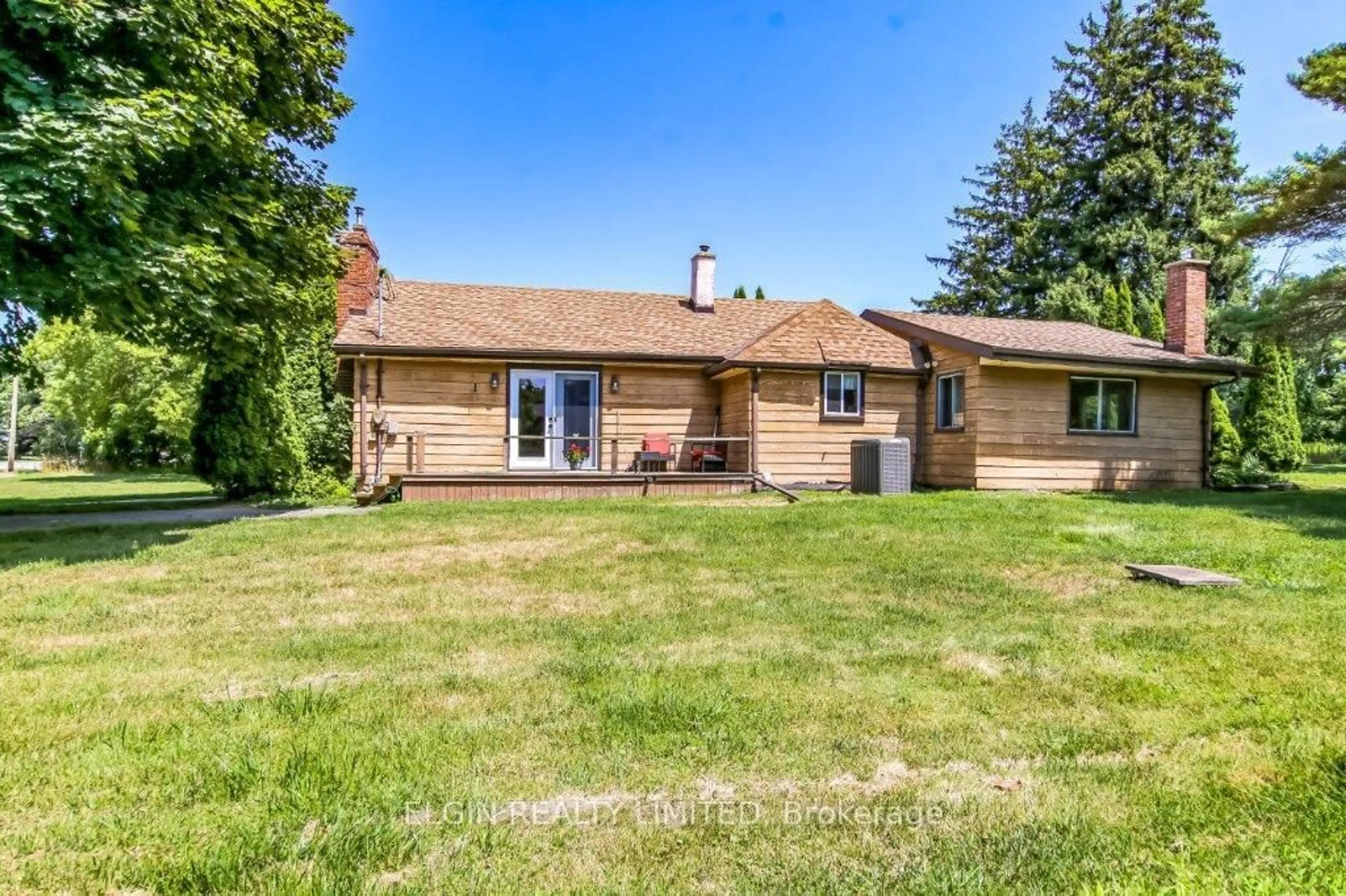 A pic from outside/outdoor area/front of a property/back of a property/a pic from drone, unknown for 6378 Sunset Rd, Central Elgin Ontario N5P 3S8