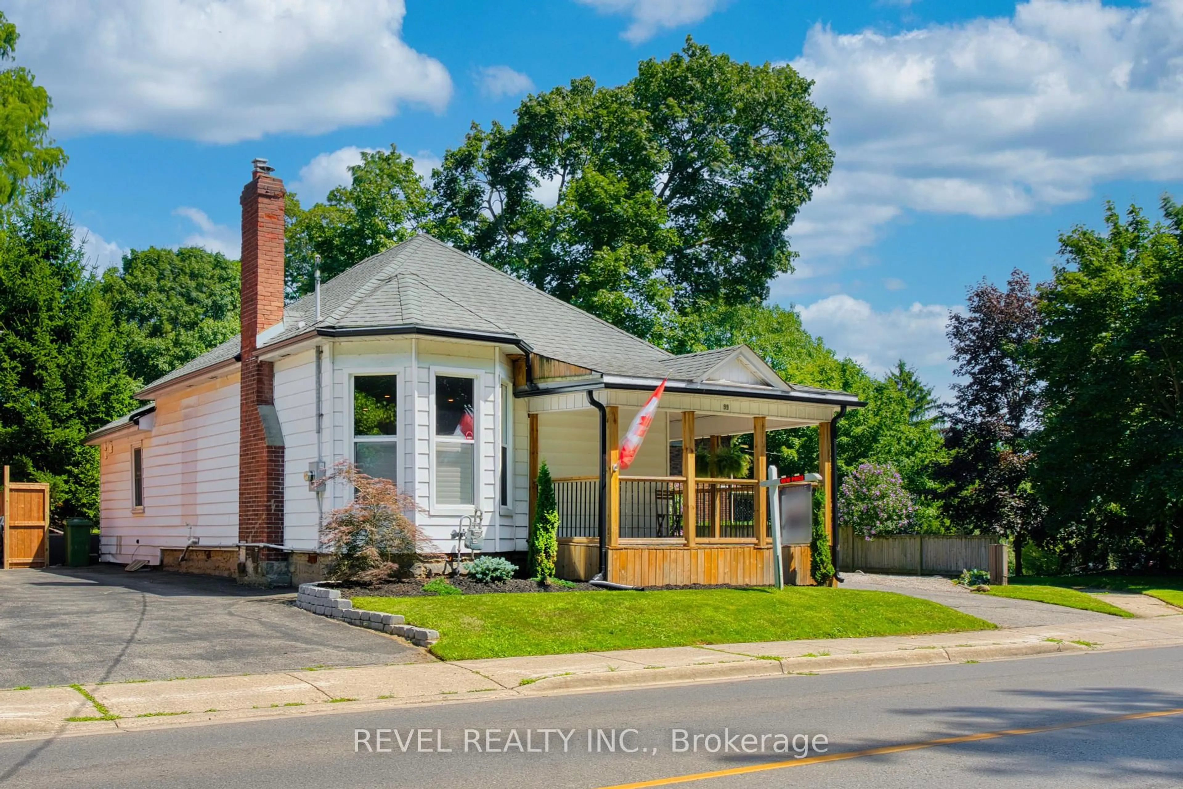 Home with brick exterior material, street for 99 Elgin St, St. Thomas Ontario N5R 3M5
