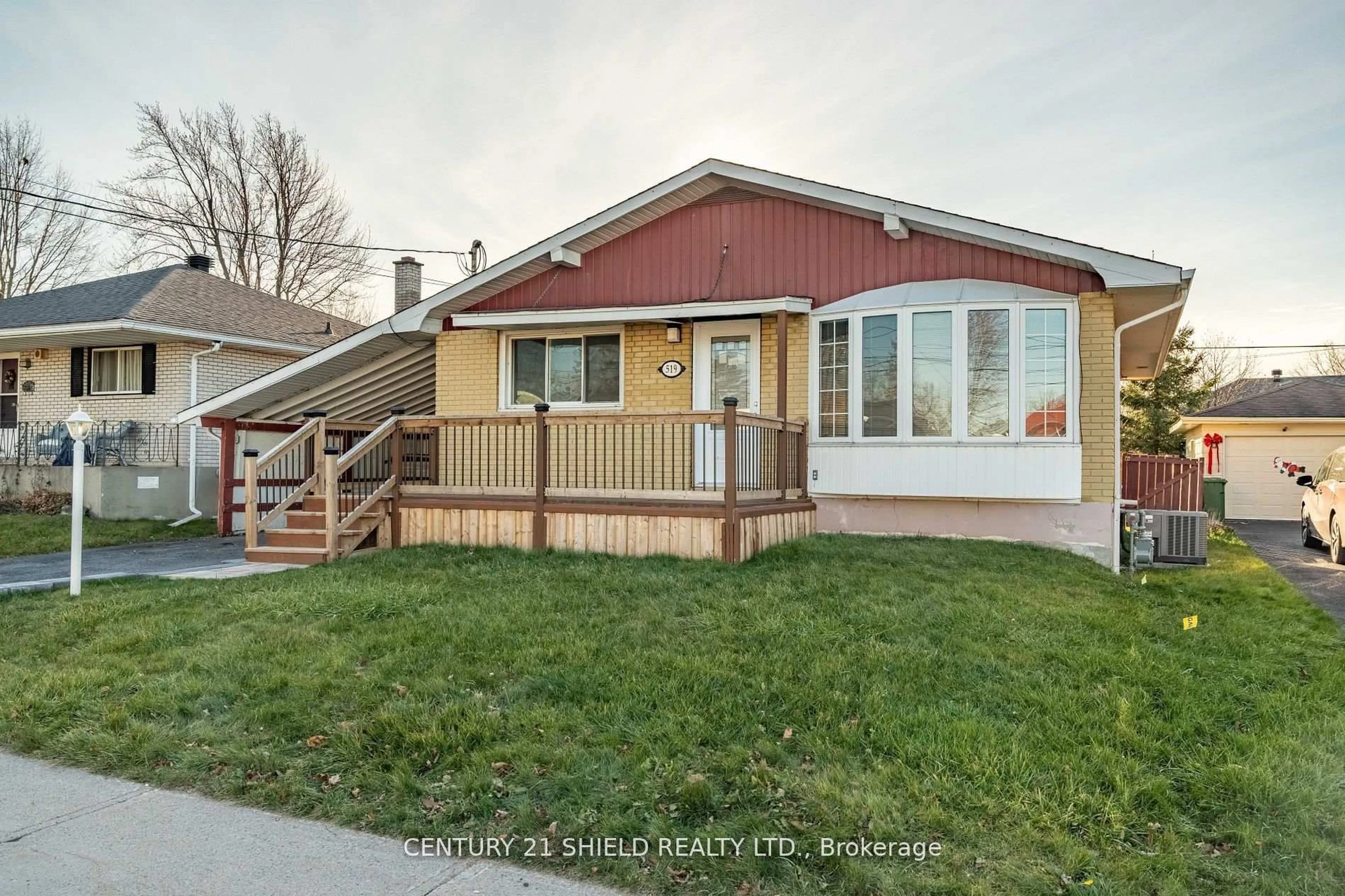 Home with vinyl exterior material, street for 519 Anthony St, Cornwall Ontario K6H 5L1