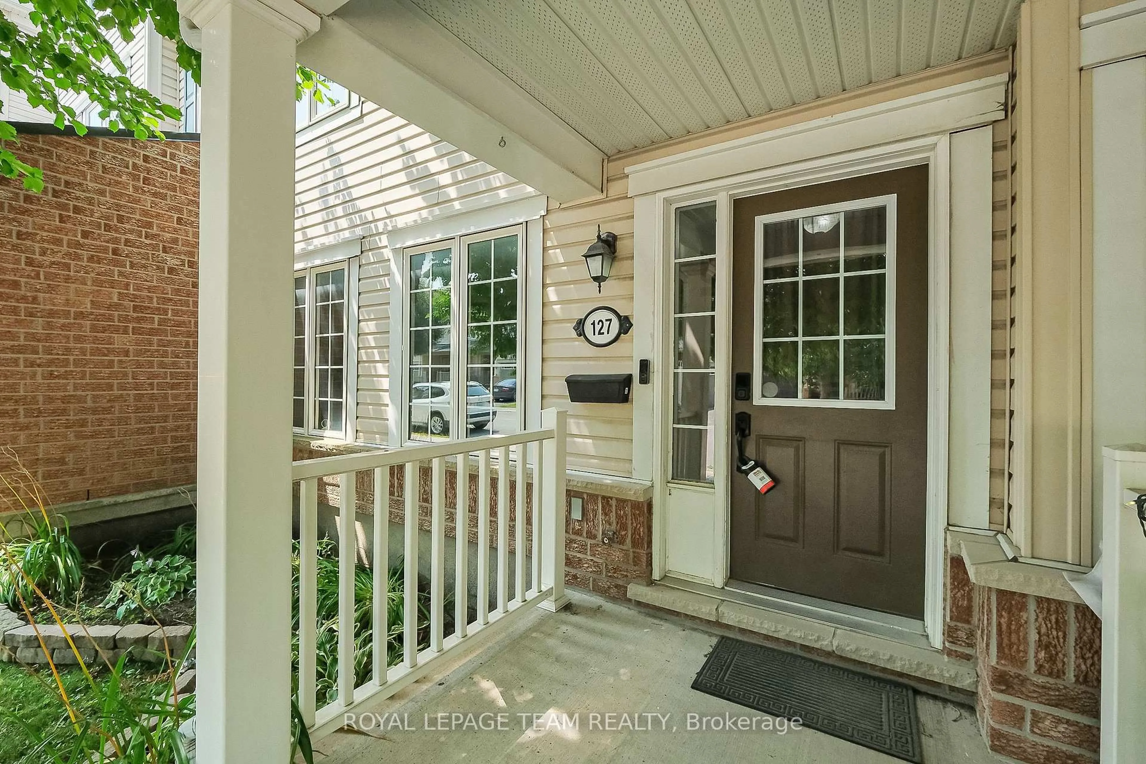 Indoor entryway for 127 Harmattan Ave, Stittsville Ontario K2S 0E4