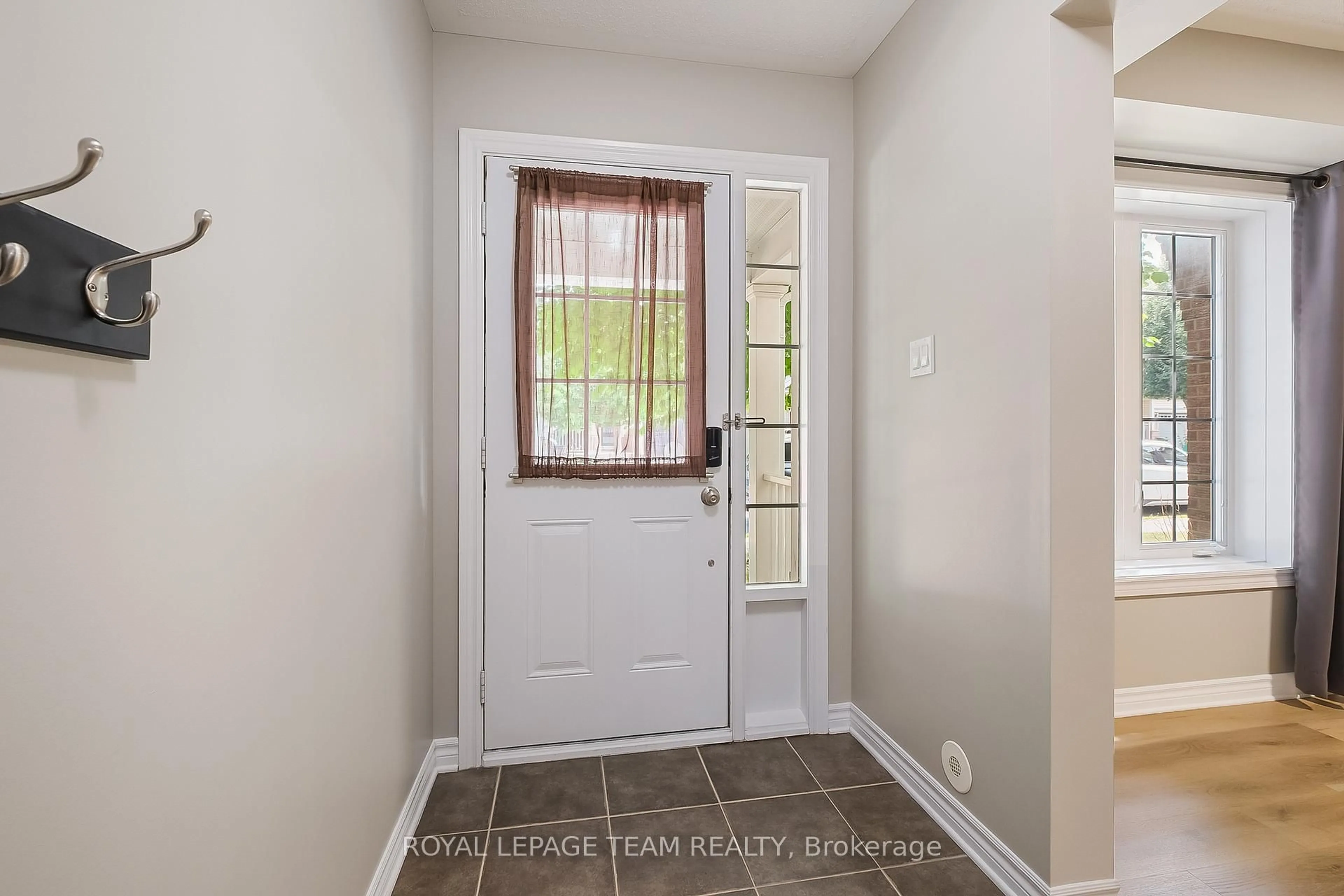 Indoor entryway for 127 Harmattan Ave, Stittsville Ontario K2S 0E4