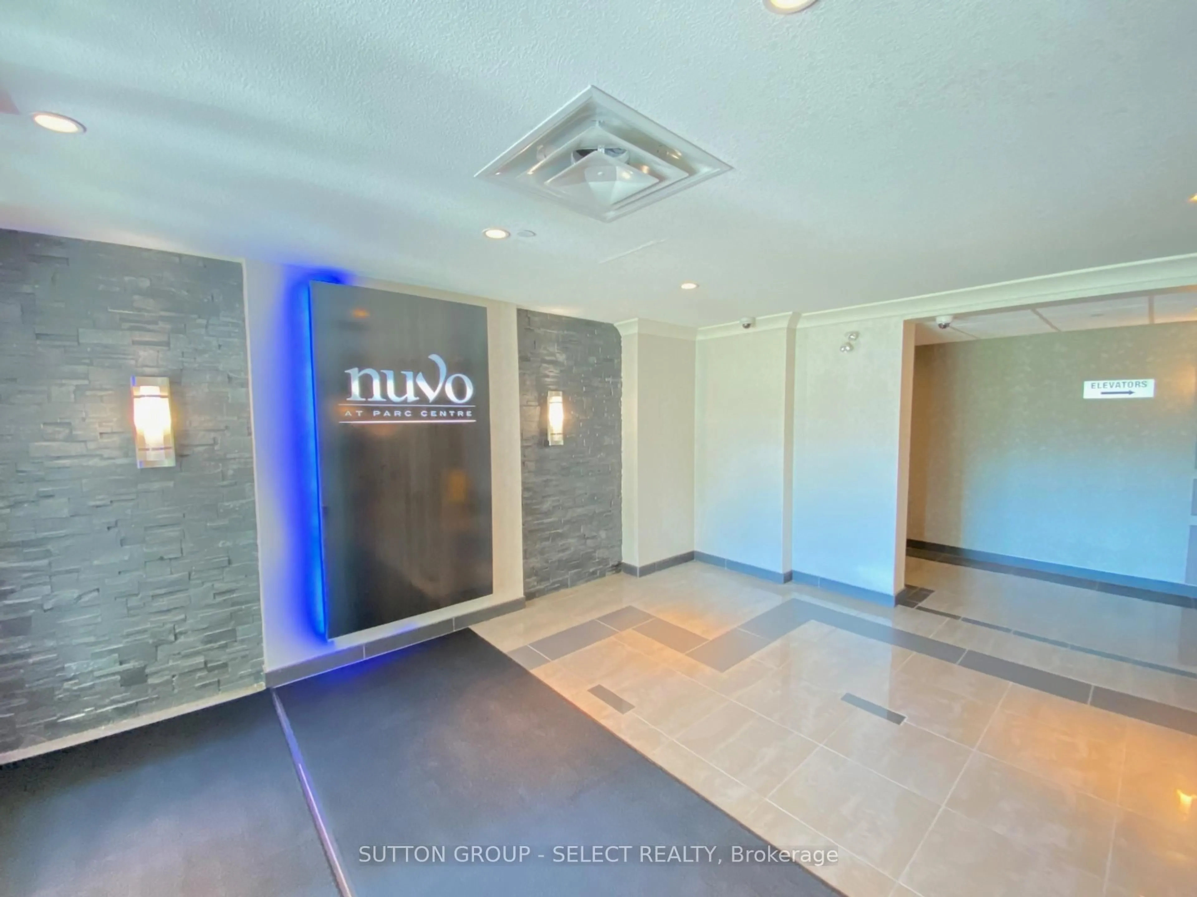 Indoor foyer for 320 SUGARCREEK Tr #206, London North Ontario N6H 0G3