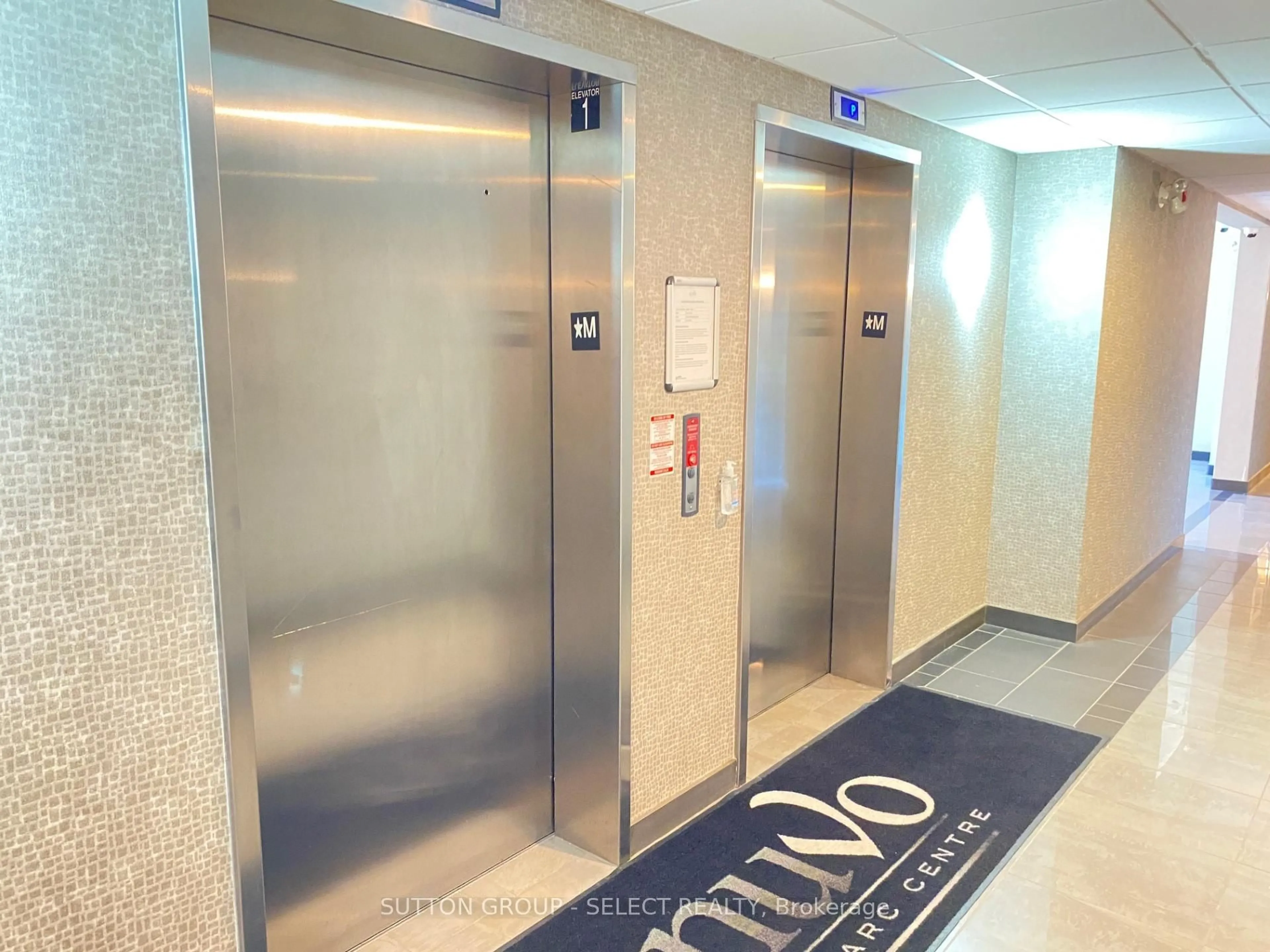 Indoor foyer for 320 SUGARCREEK Tr #206, London North Ontario N6H 0G3