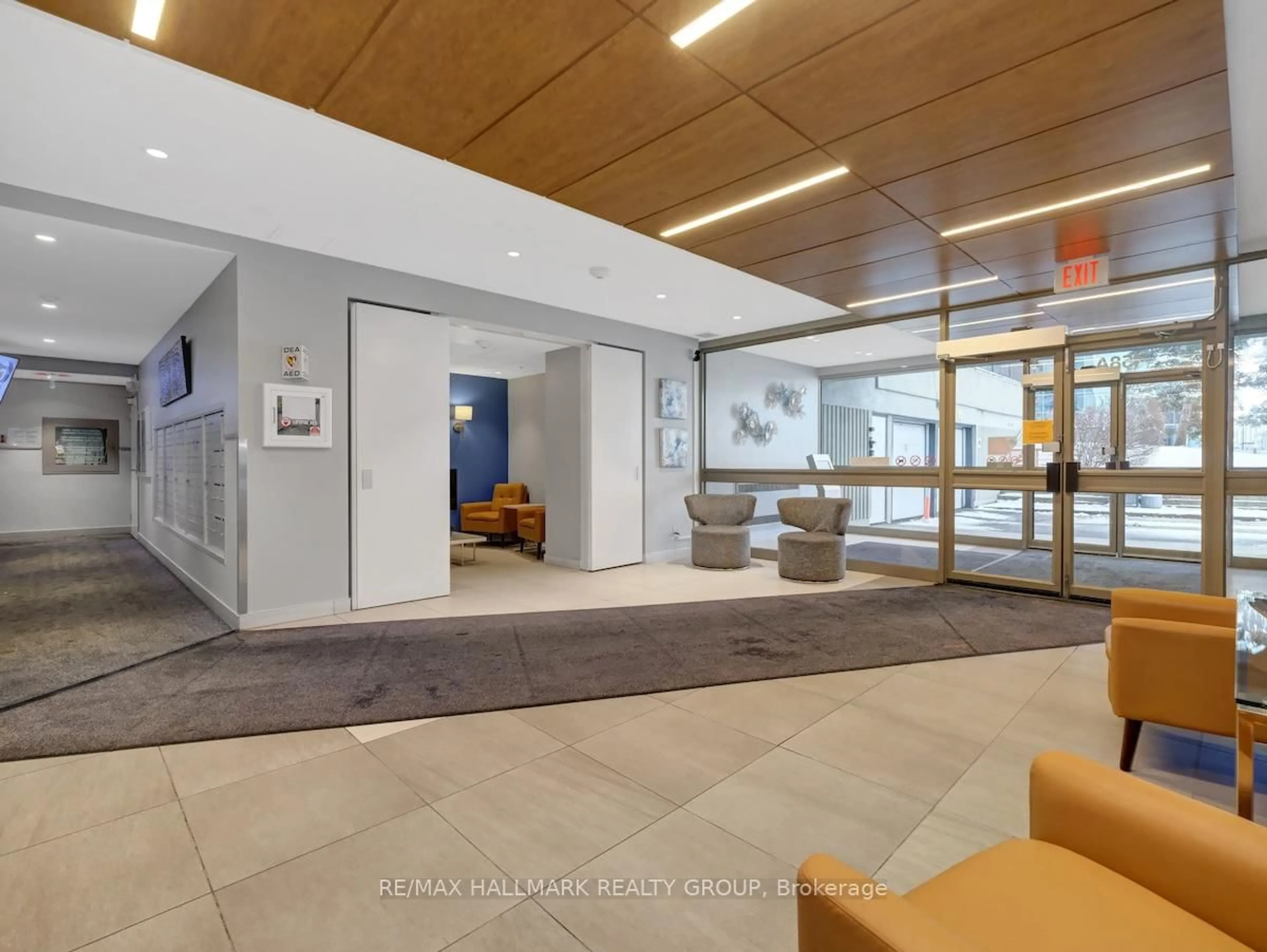 Indoor foyer for 158A McArthur Ave #1005, Ottawa Ontario K1L 7E7