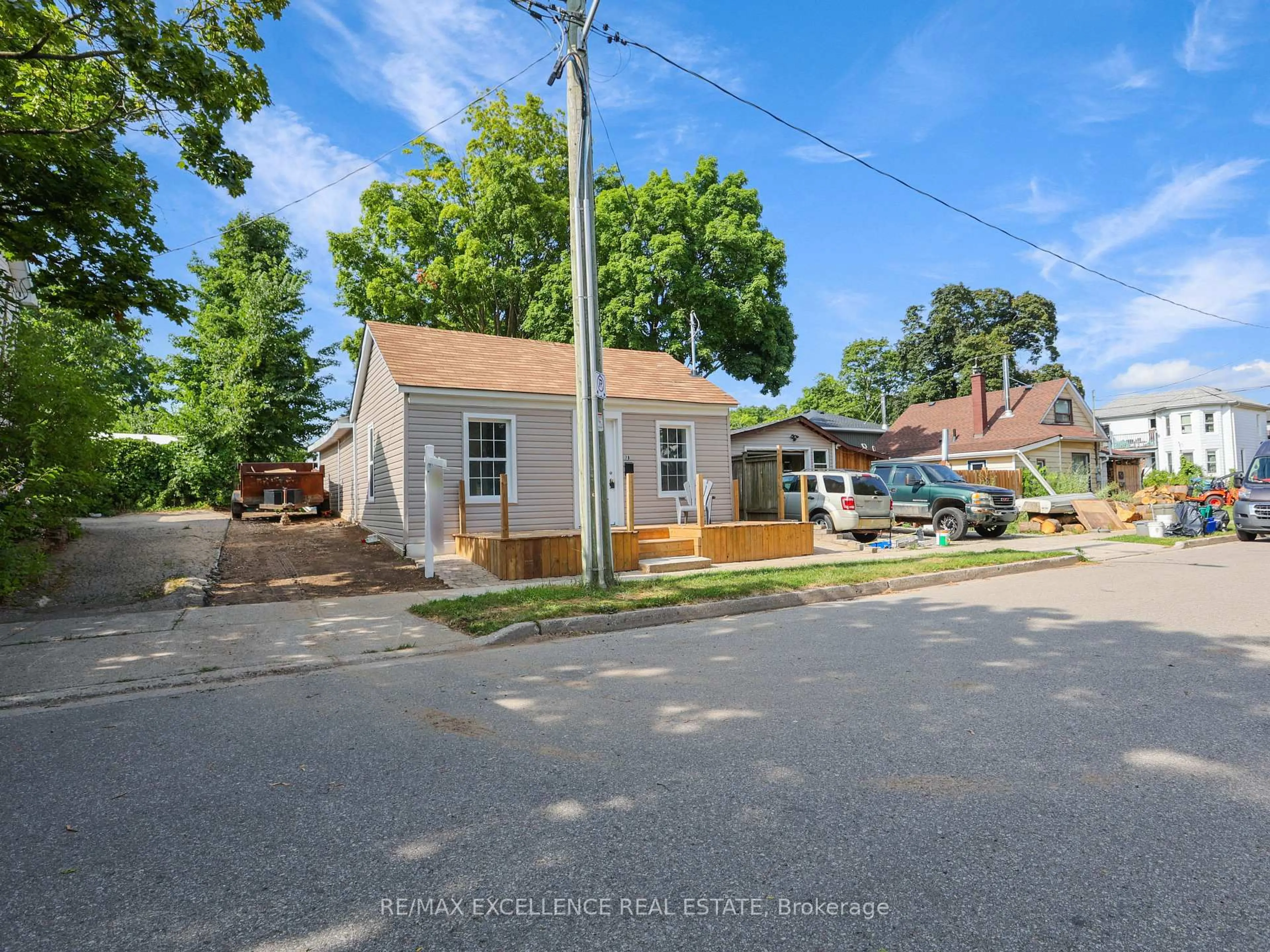 A pic from outside/outdoor area/front of a property/back of a property/a pic from drone, street for 79 Sunnyhill Rd, Cambridge Ontario N3C 1J6