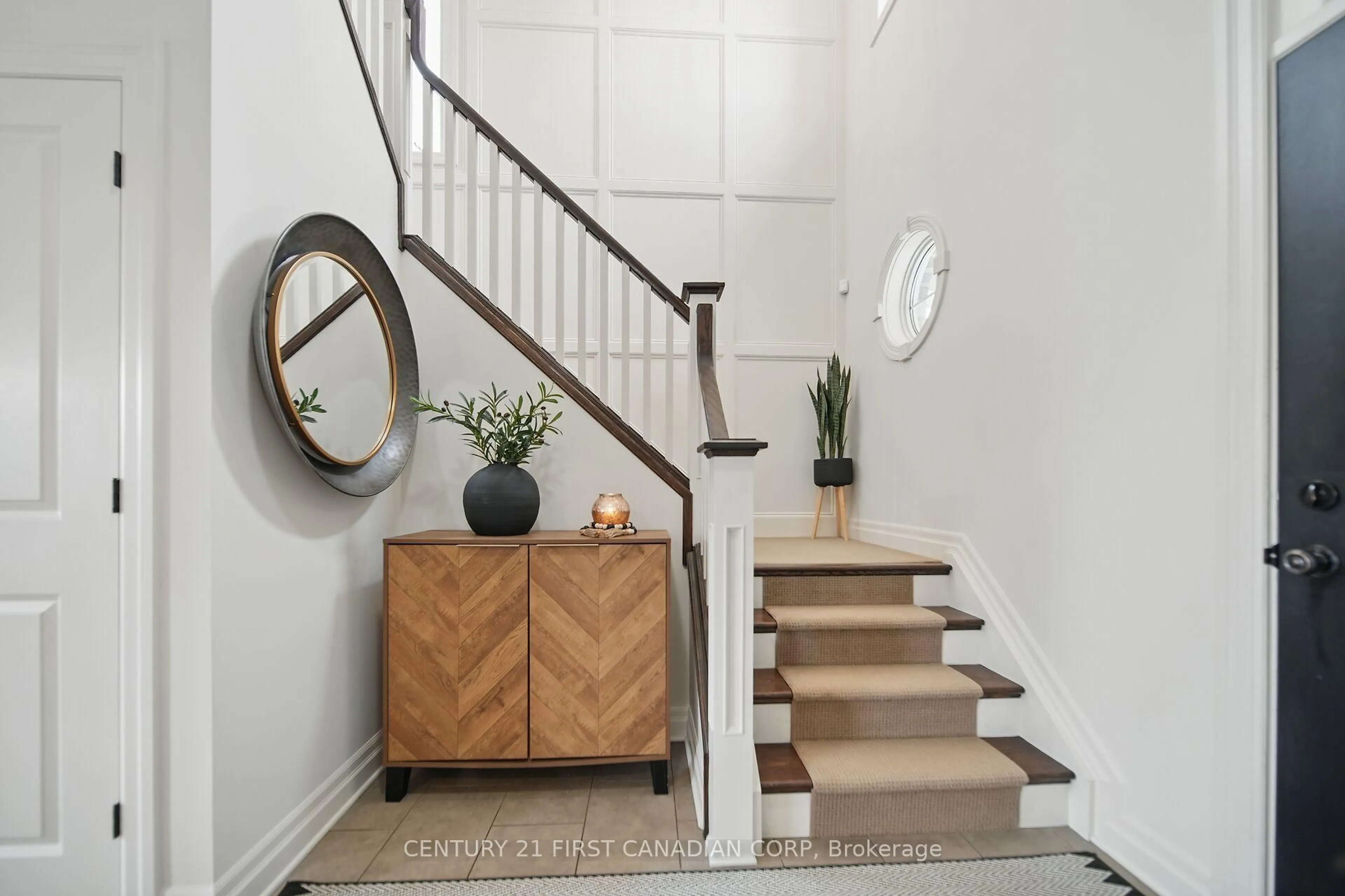 Indoor entryway for 3442 Settlement Pl, London South Ontario N6P 0A7