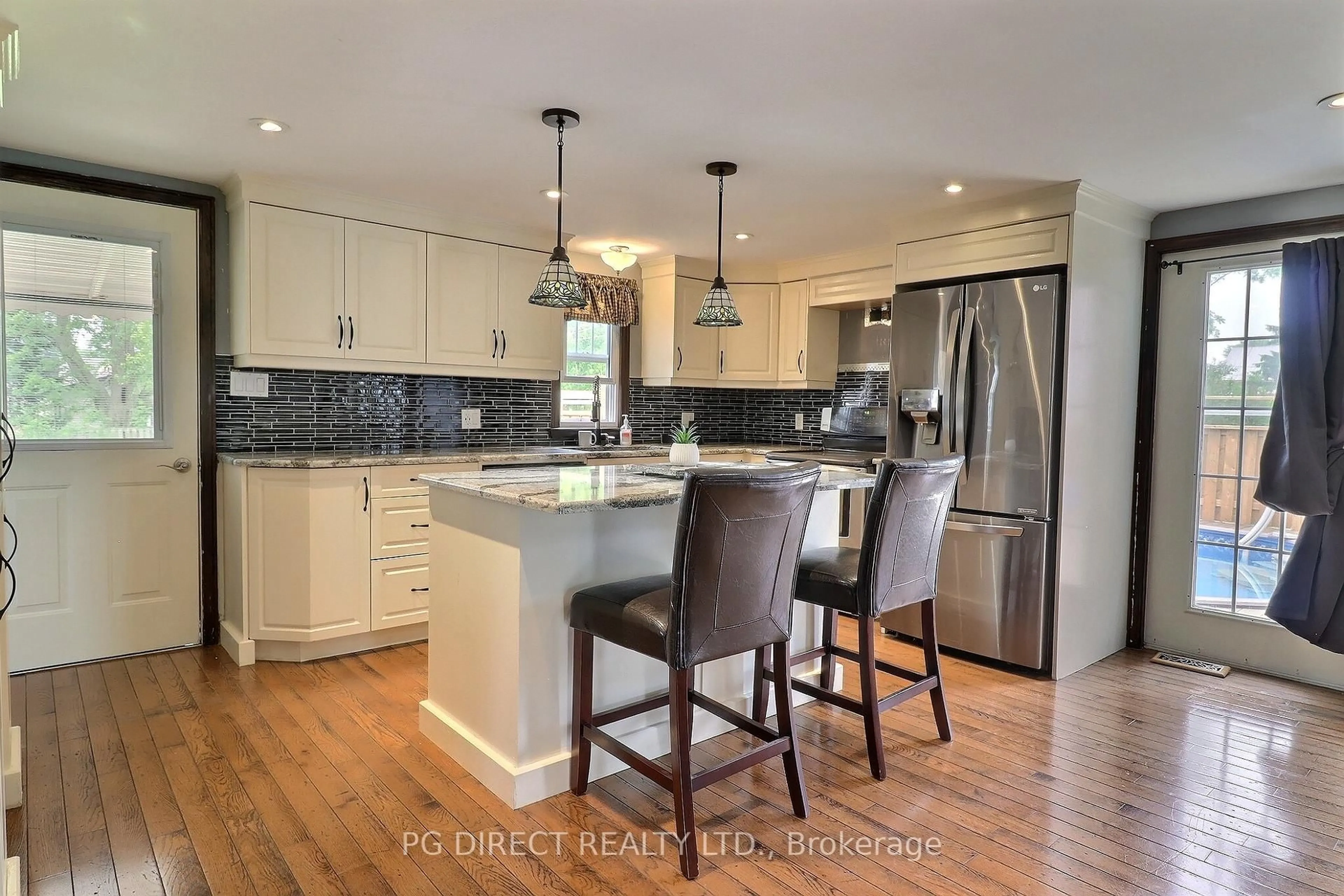 Open concept kitchen, ceramic/tile floor for 597 Brook St, Strathroy-Caradoc Ontario N0L 1T0