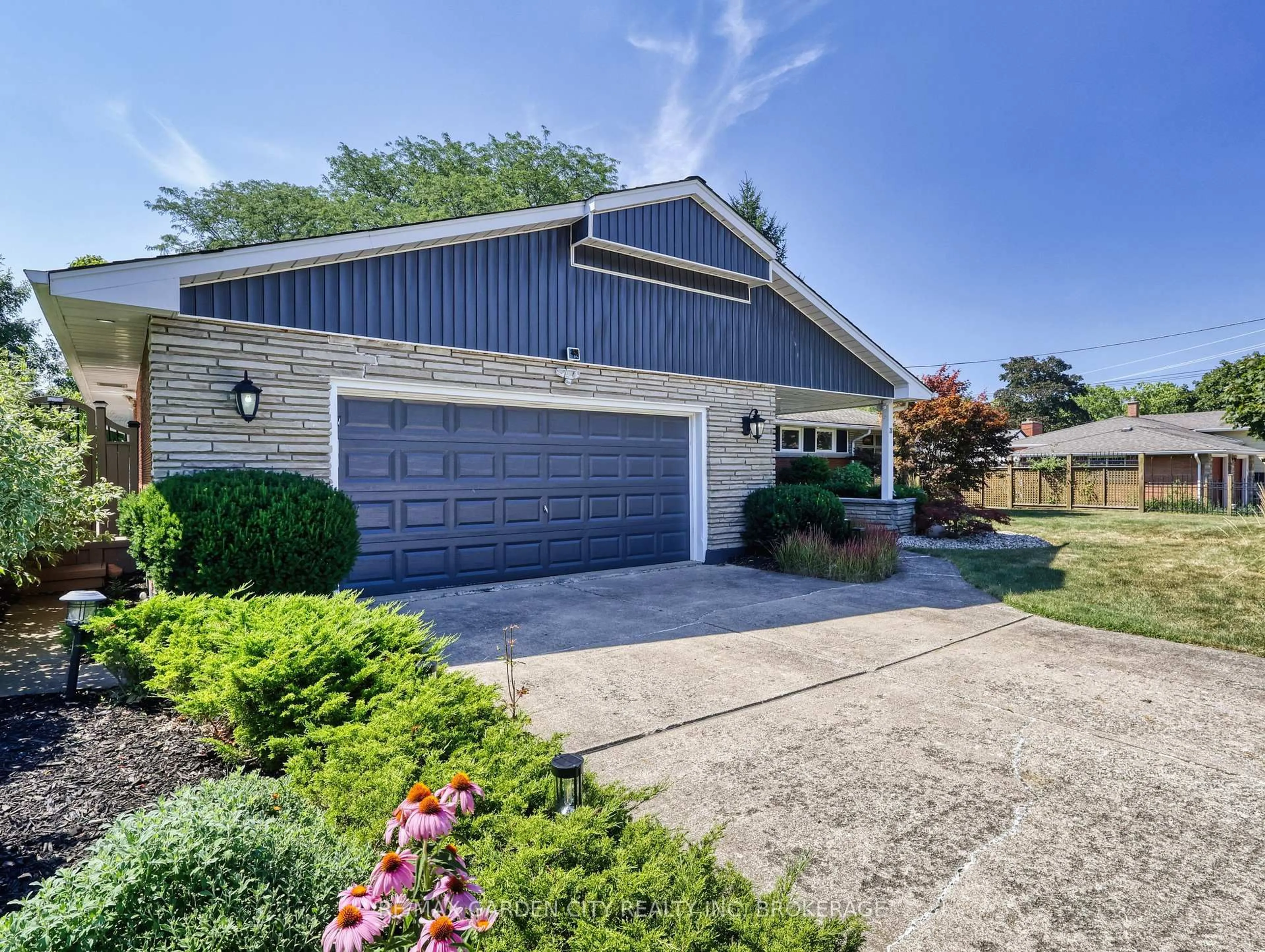 Home with brick exterior material, street for 28 MARSDALE Dr, St. Catharines Ontario L2T 3S3
