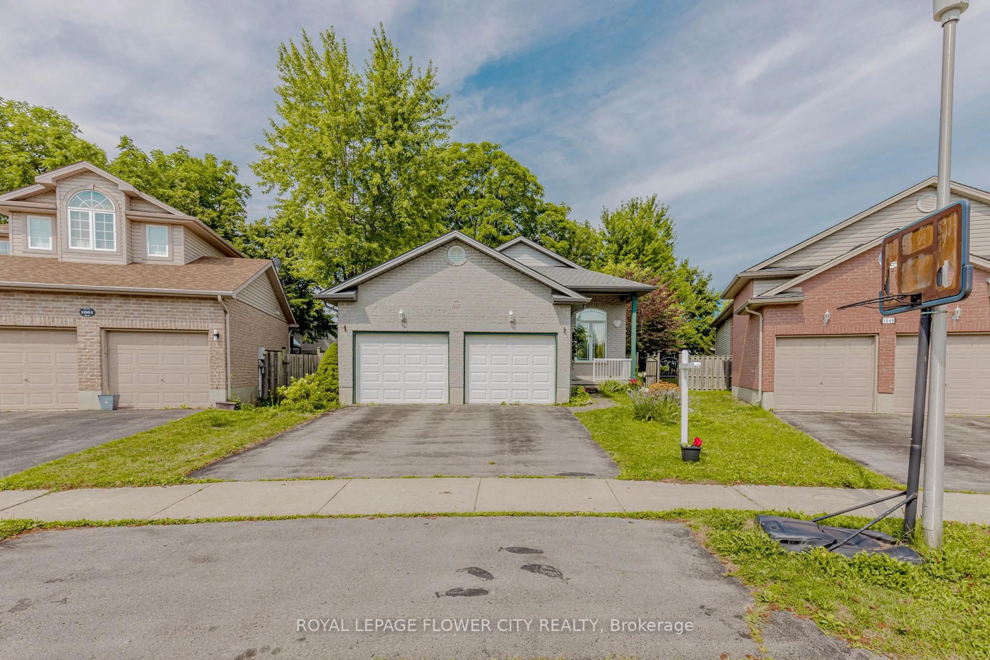A pic from outside/outdoor area/front of a property/back of a property/a pic from drone, street for 1665 Healy Rd, London North Ontario N6G 5P2