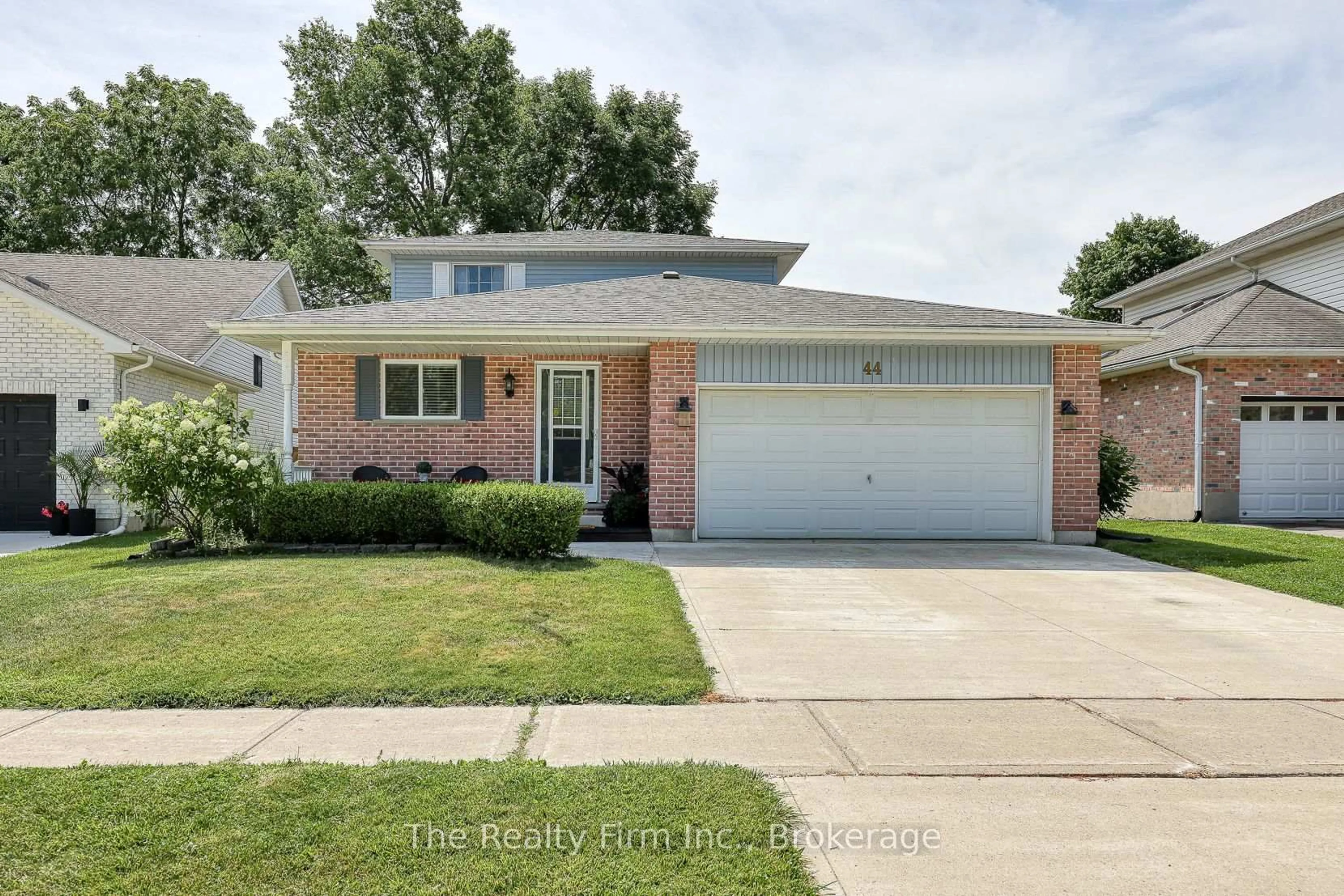 Home with brick exterior material, street for 44 Moulton Crt, Ingersoll Ontario N5C 4C4