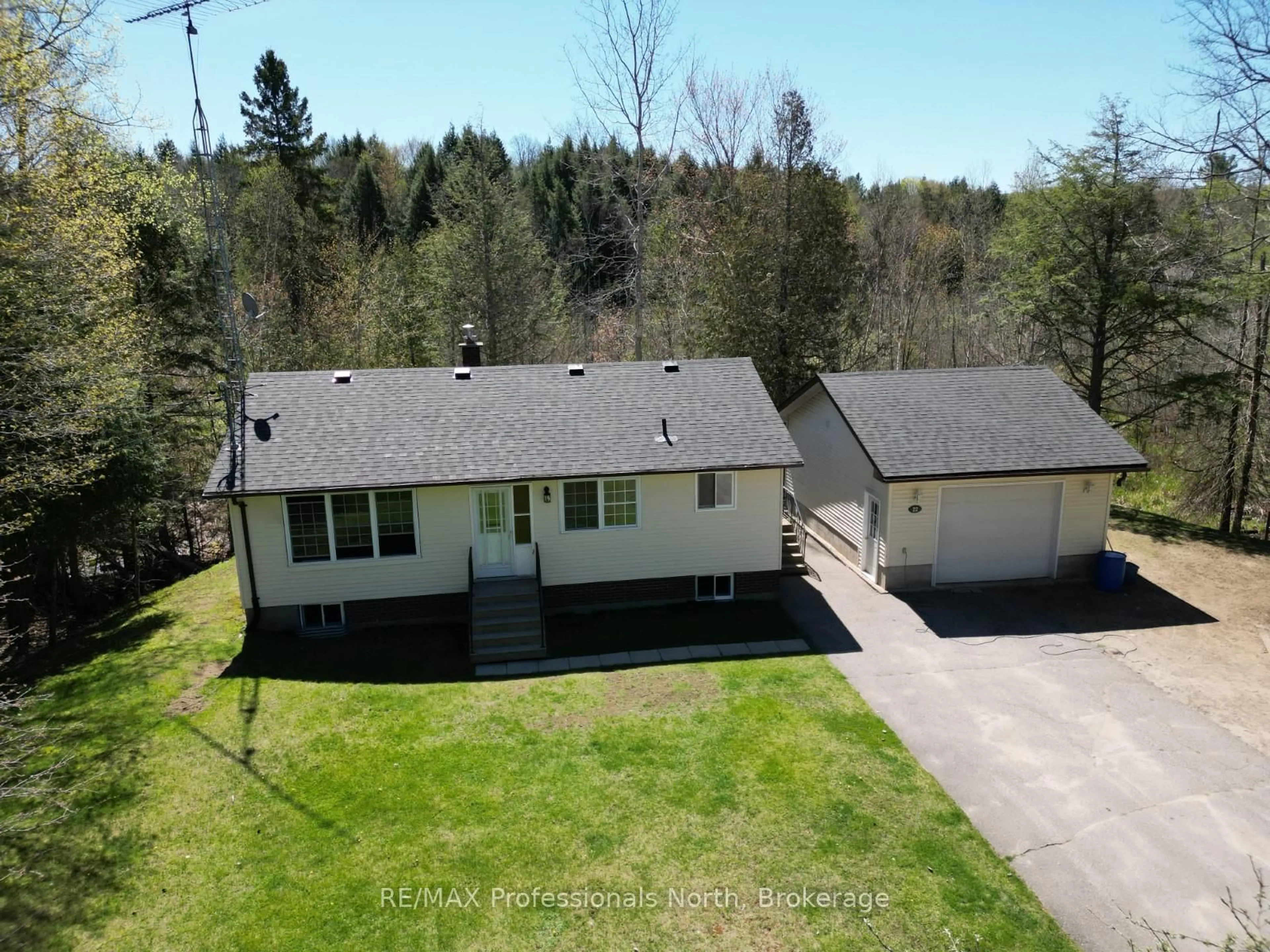 A pic from outside/outdoor area/front of a property/back of a property/a pic from drone, street for 22 Mulholland Dr, Dysart et al Ontario K0M 1S0