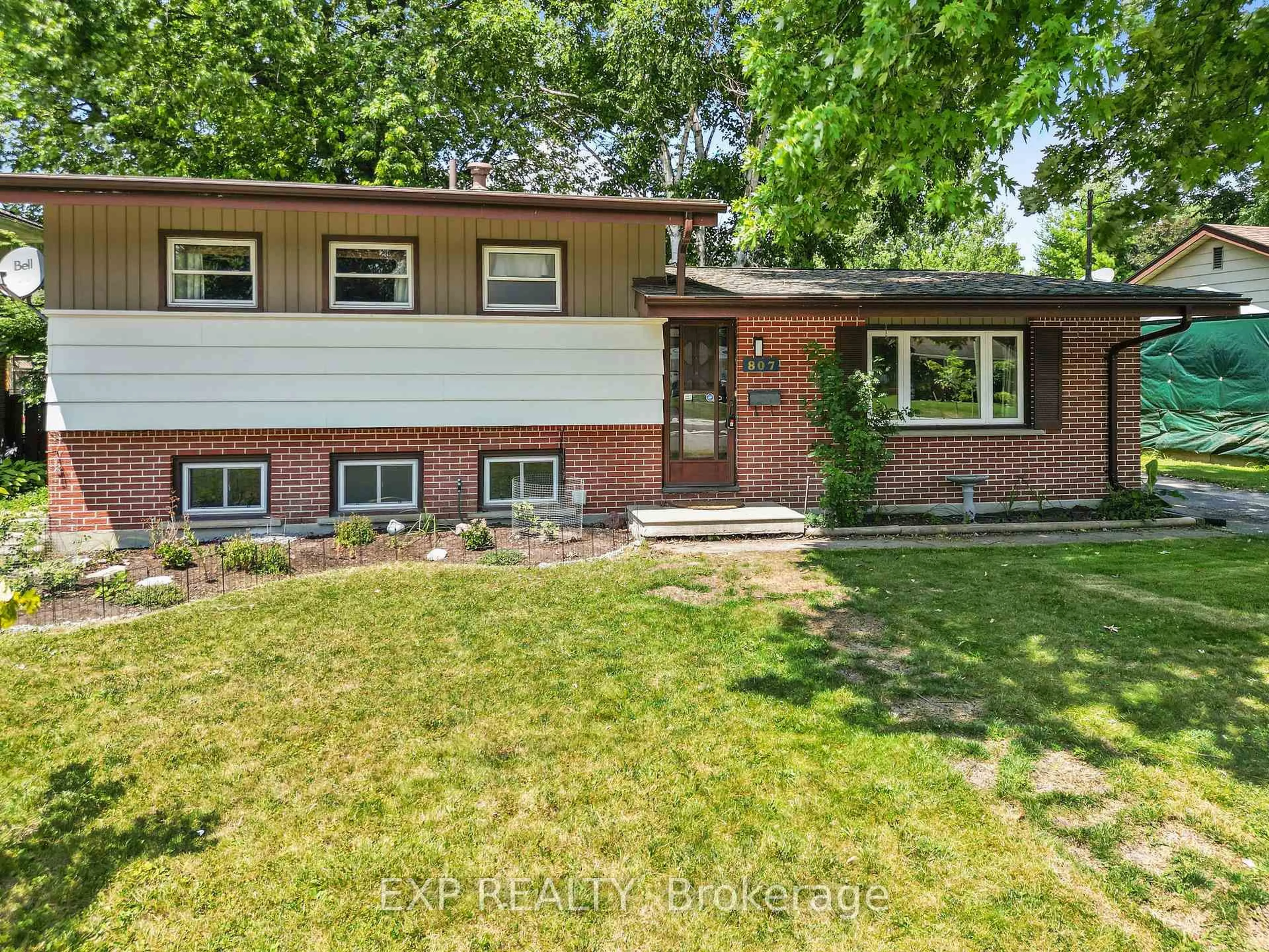 Home with brick exterior material, street for 807 CAMBRIDGE St, Woodstock Ontario N4S 4V8