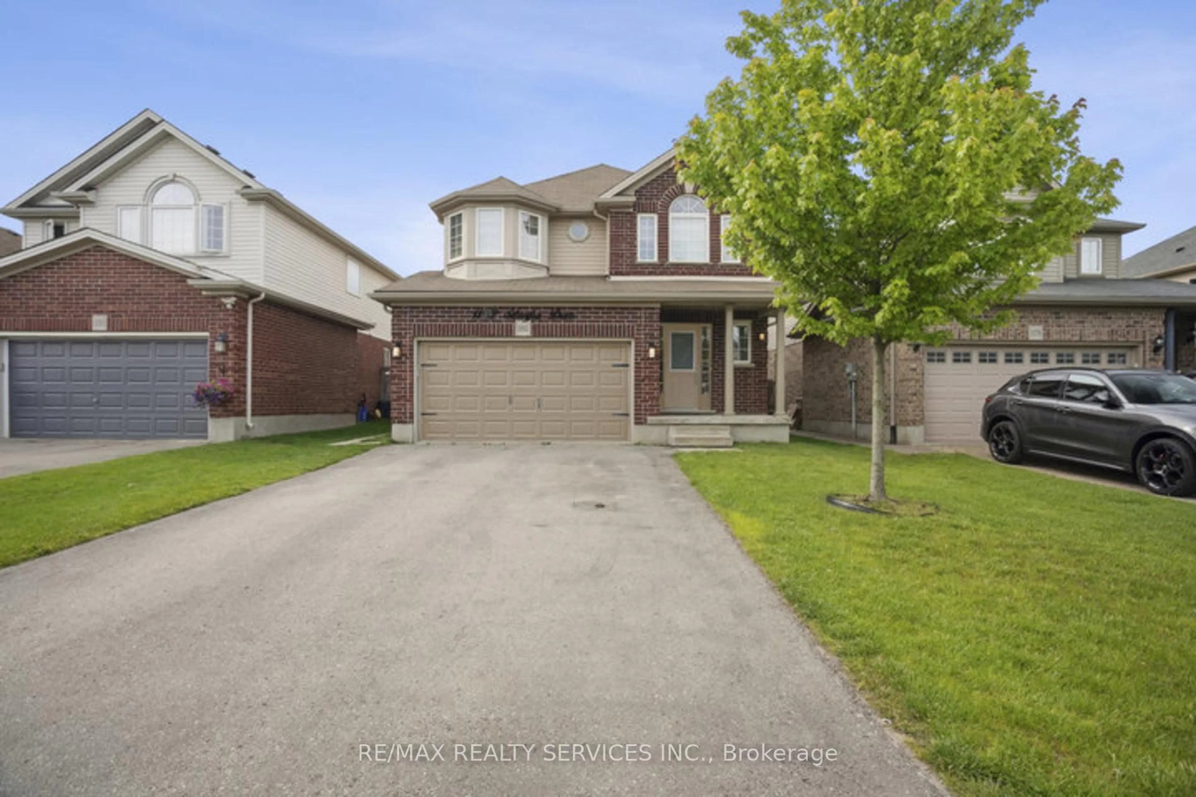 A pic from outside/outdoor area/front of a property/back of a property/a pic from drone, street for 1182 Silverfox Dr, London North Ontario N6G 0C8
