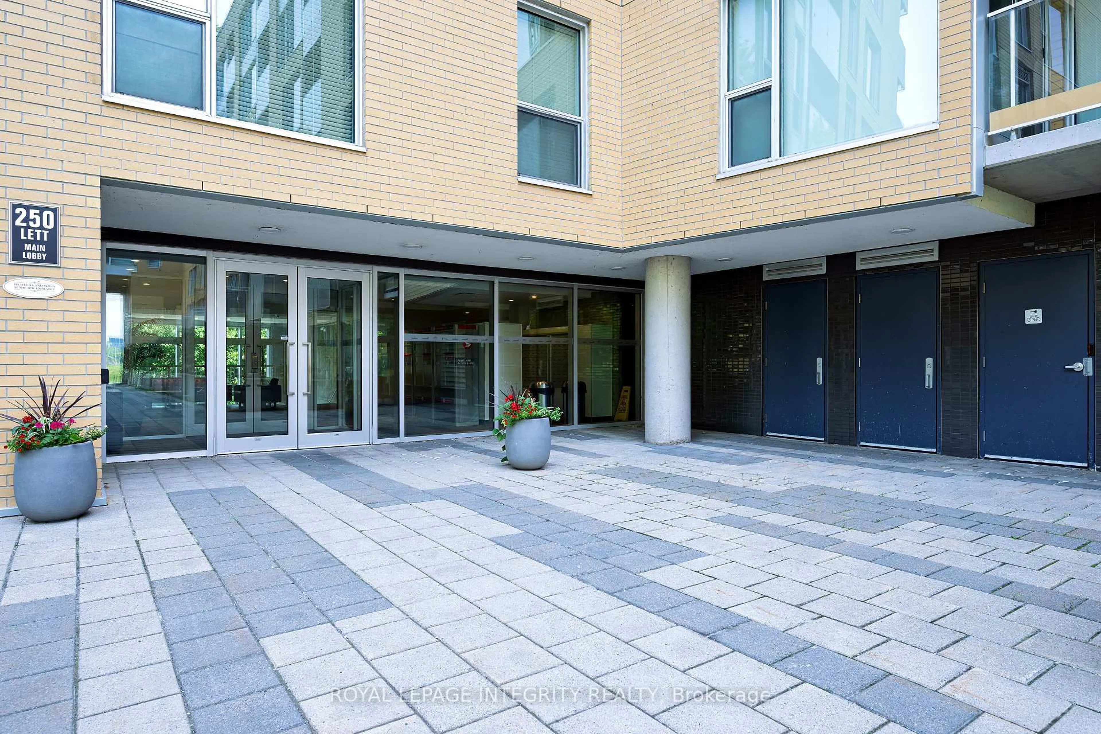 Indoor foyer for 250 Lett St #206, Ottawa Ontario K1R 0A8