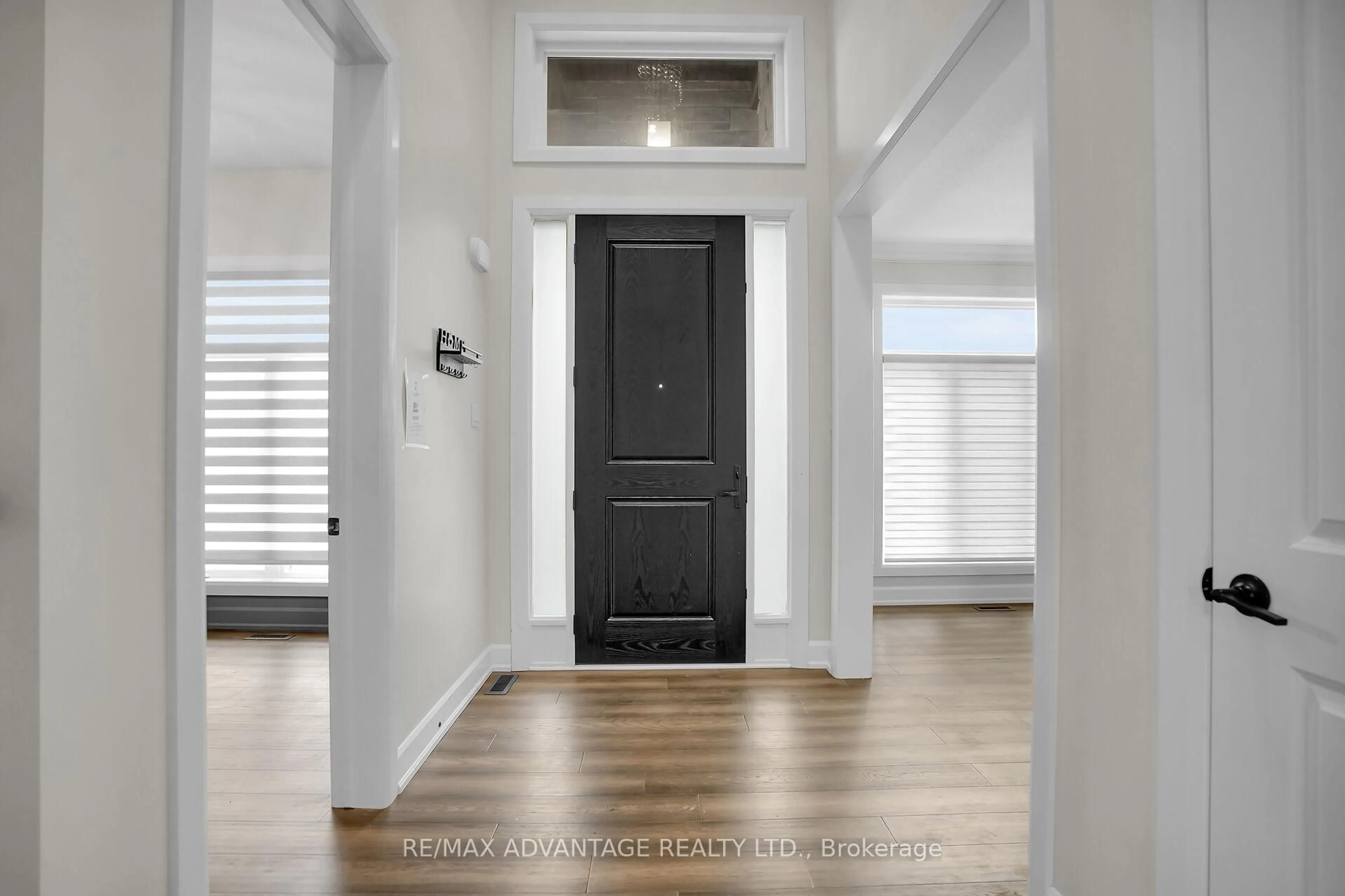 Indoor entryway for 6416 Old Garrison Blvd, London South Ontario N6P 0G2