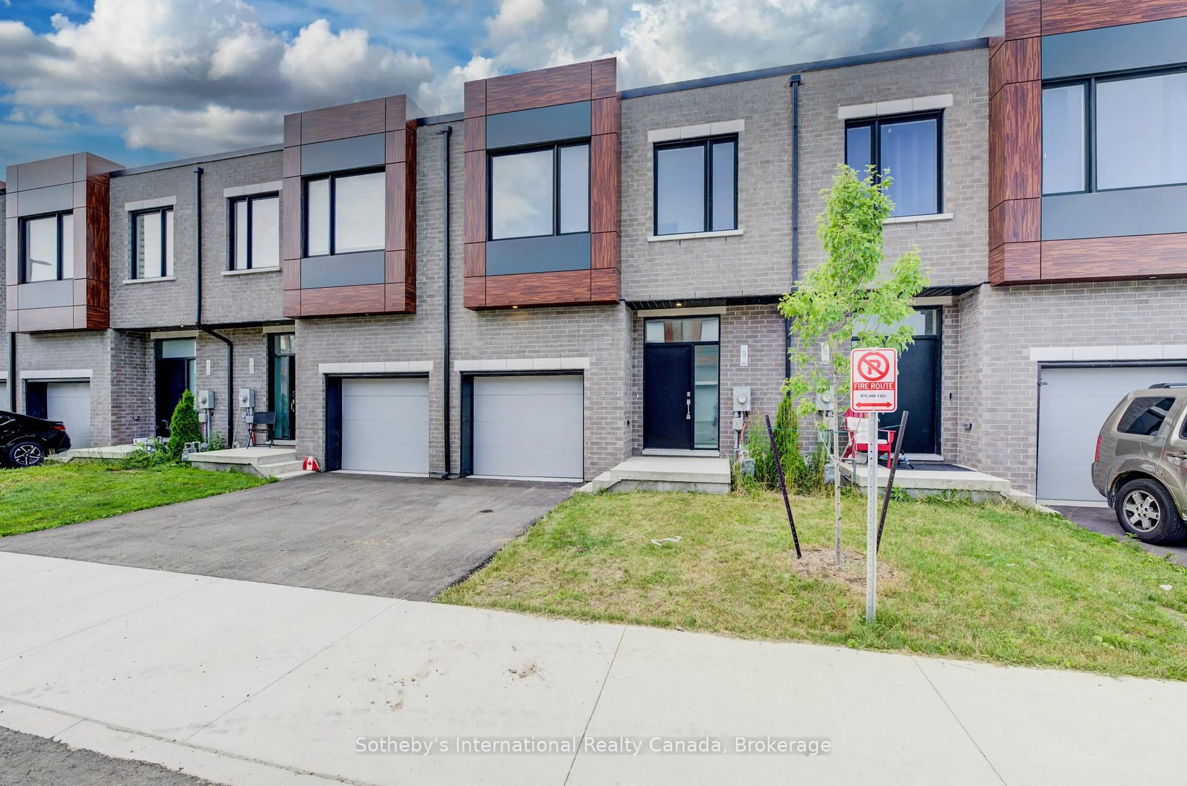 Home with brick exterior material, street for 416 Dundas St #9, Cambridge Ontario N1R 8H7