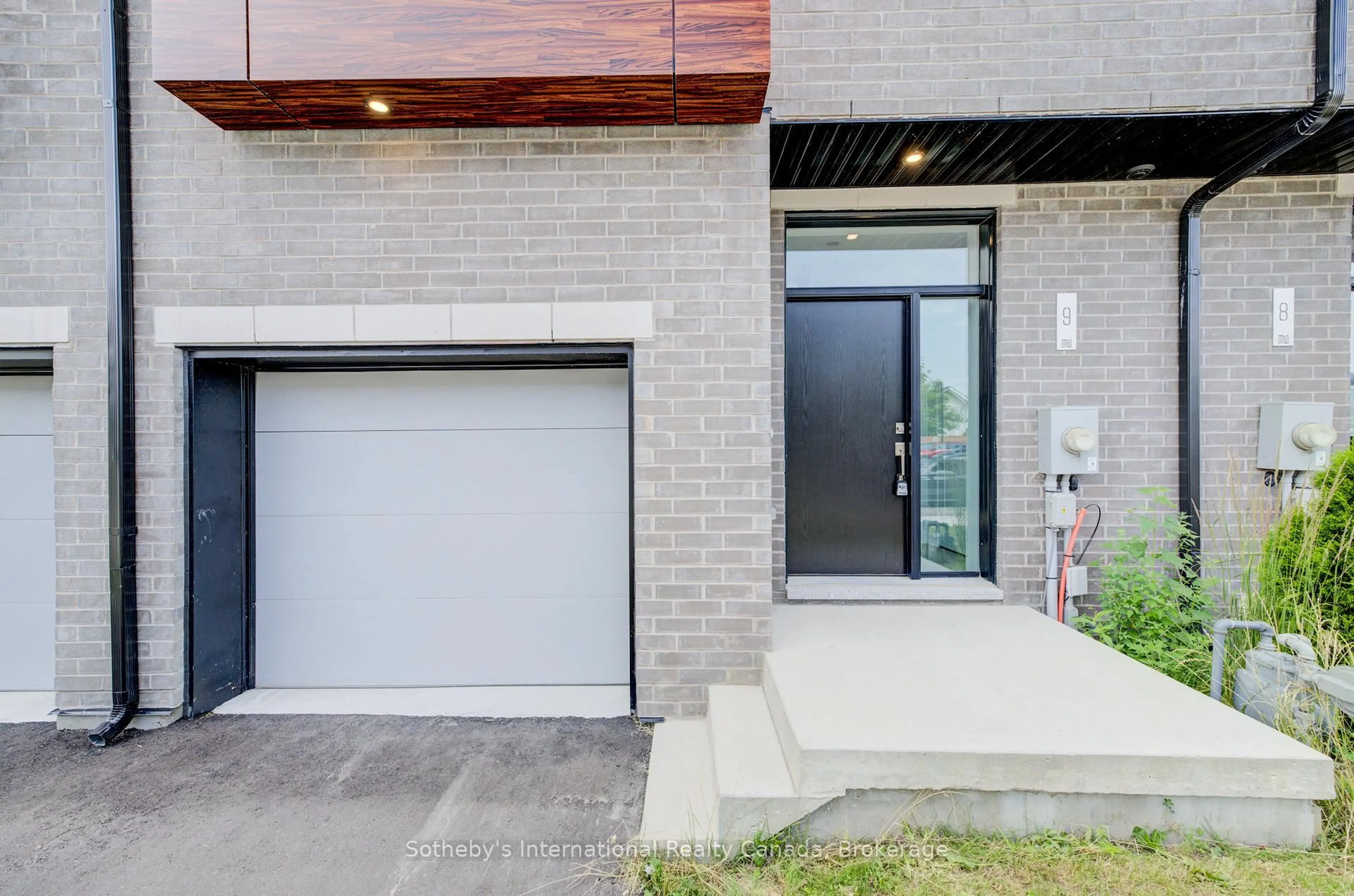 Home with brick exterior material, street for 416 Dundas St #9, Cambridge Ontario N1R 8H7