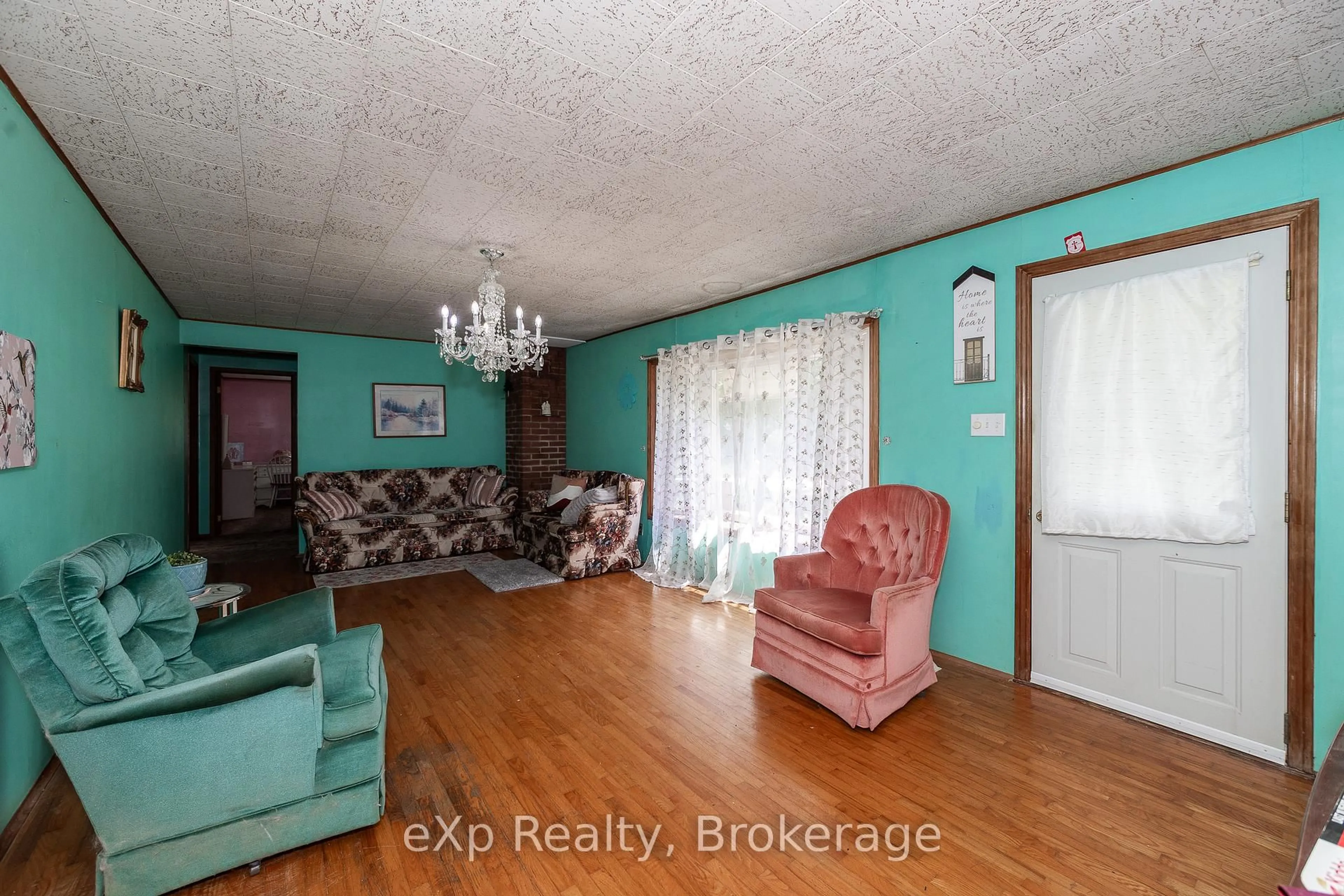Living room with furniture, unknown for 873 14th St, Georgian Bluffs Ontario N4K 6V5
