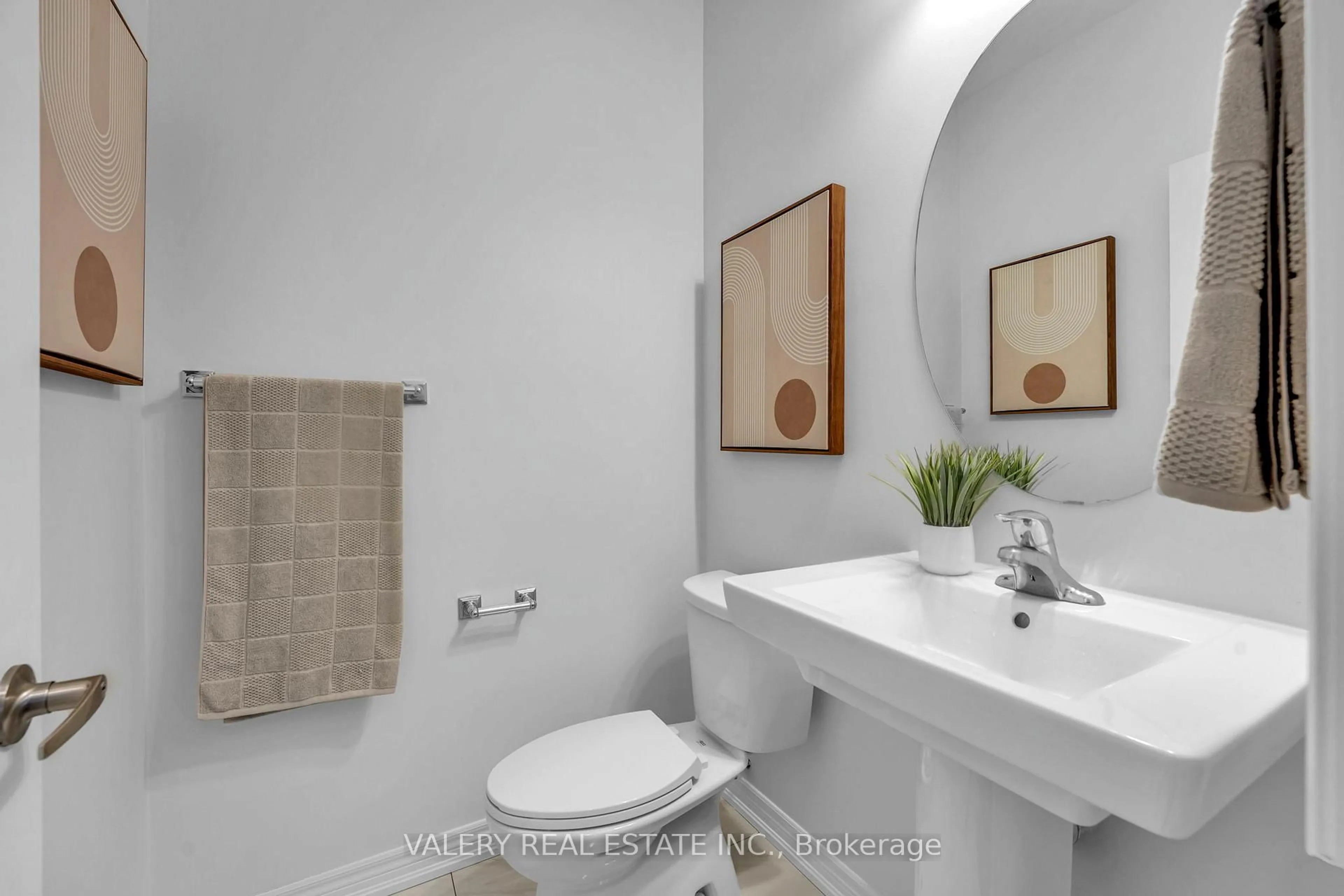 Standard bathroom, ceramic/tile floor for 14 Grassbourne Ave, Kitchener Ontario N2R 0R1