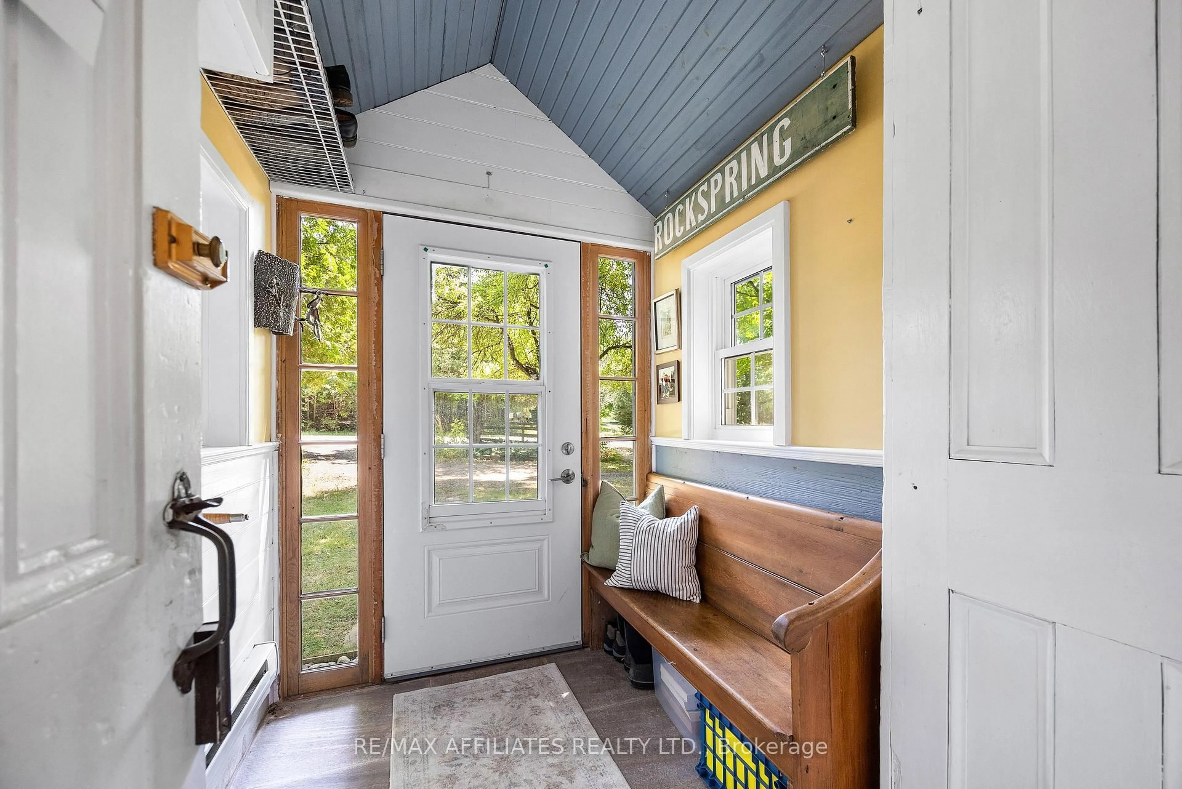 Indoor entryway for 11654 Rocksprings Rd, Elizabethtown-Kitley Ontario K0G 1R0