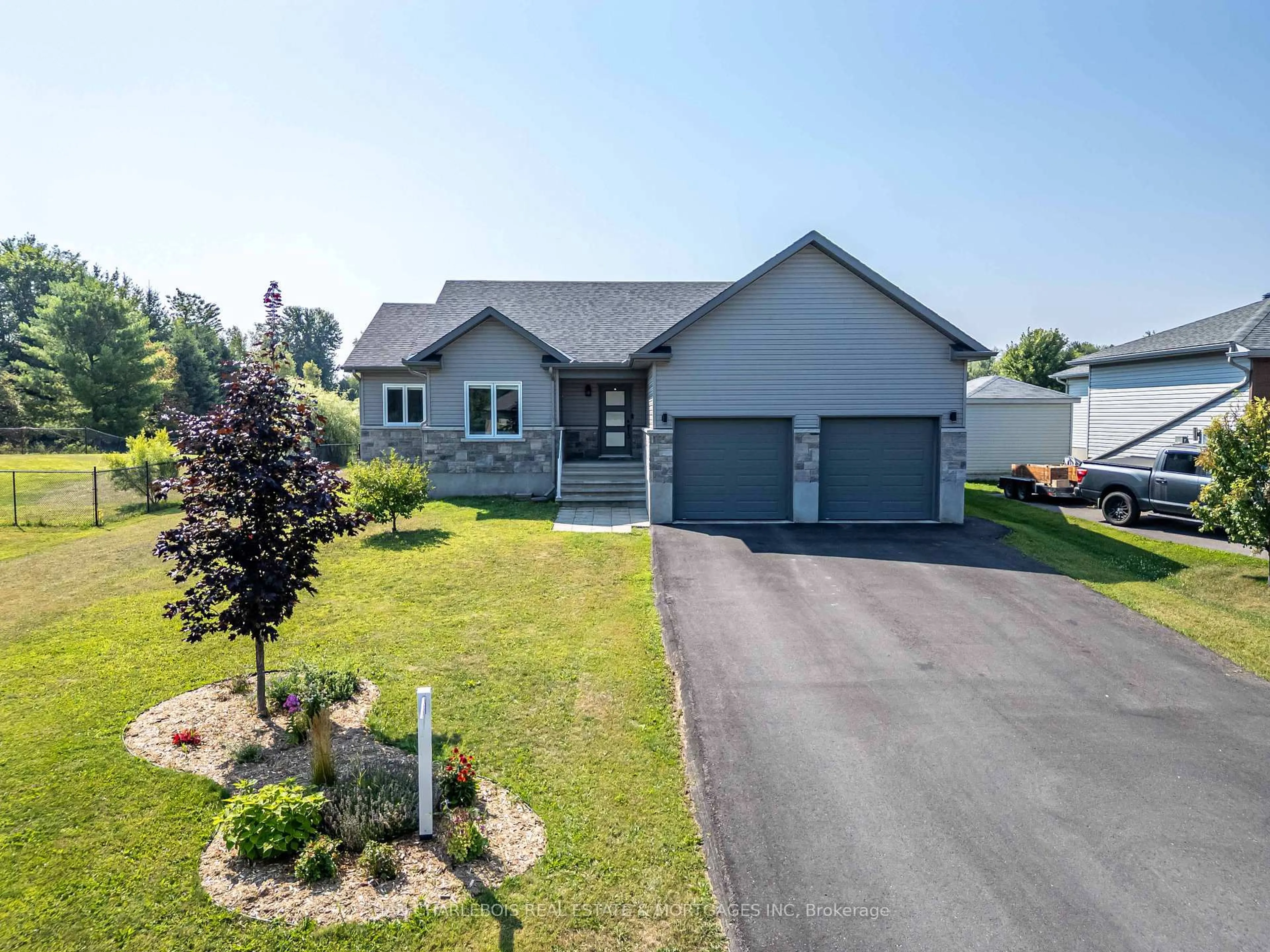A pic from outside/outdoor area/front of a property/back of a property/a pic from drone, street for 172 Roxanne St, Clarence-Rockland Ontario K0A 1N0