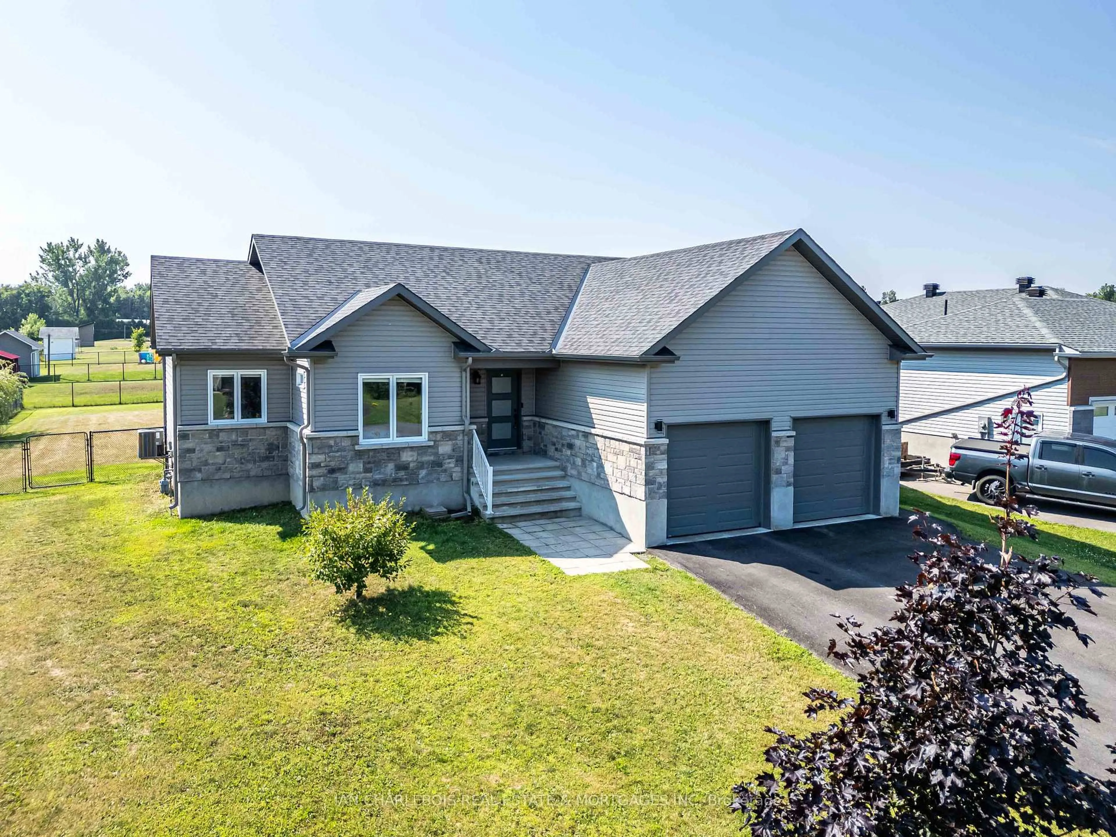 Home with vinyl exterior material, street for 172 Roxanne St, Clarence-Rockland Ontario K0A 1N0