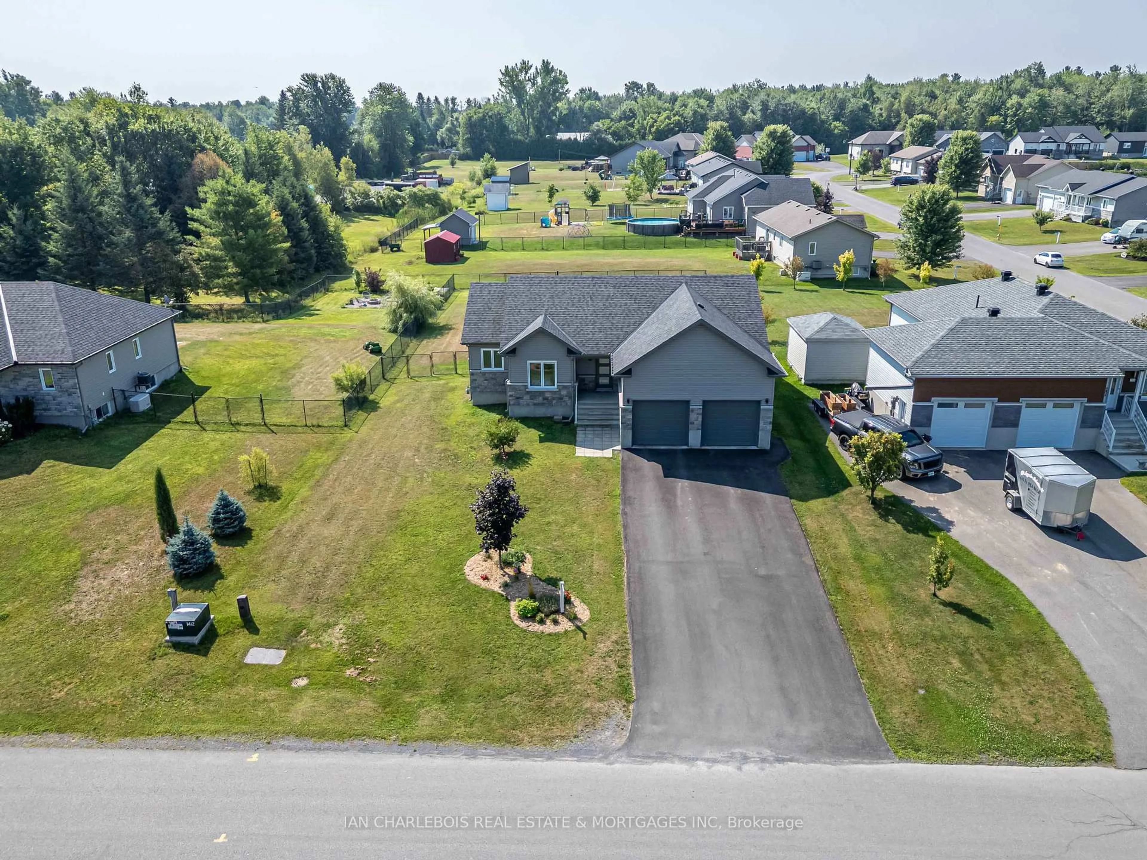 A pic from outside/outdoor area/front of a property/back of a property/a pic from drone, street for 172 Roxanne St, Clarence-Rockland Ontario K0A 1N0